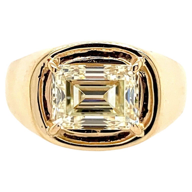 14k Yellow Gold 3.03 Carat Emerald Cut Diamond Ring For Sale