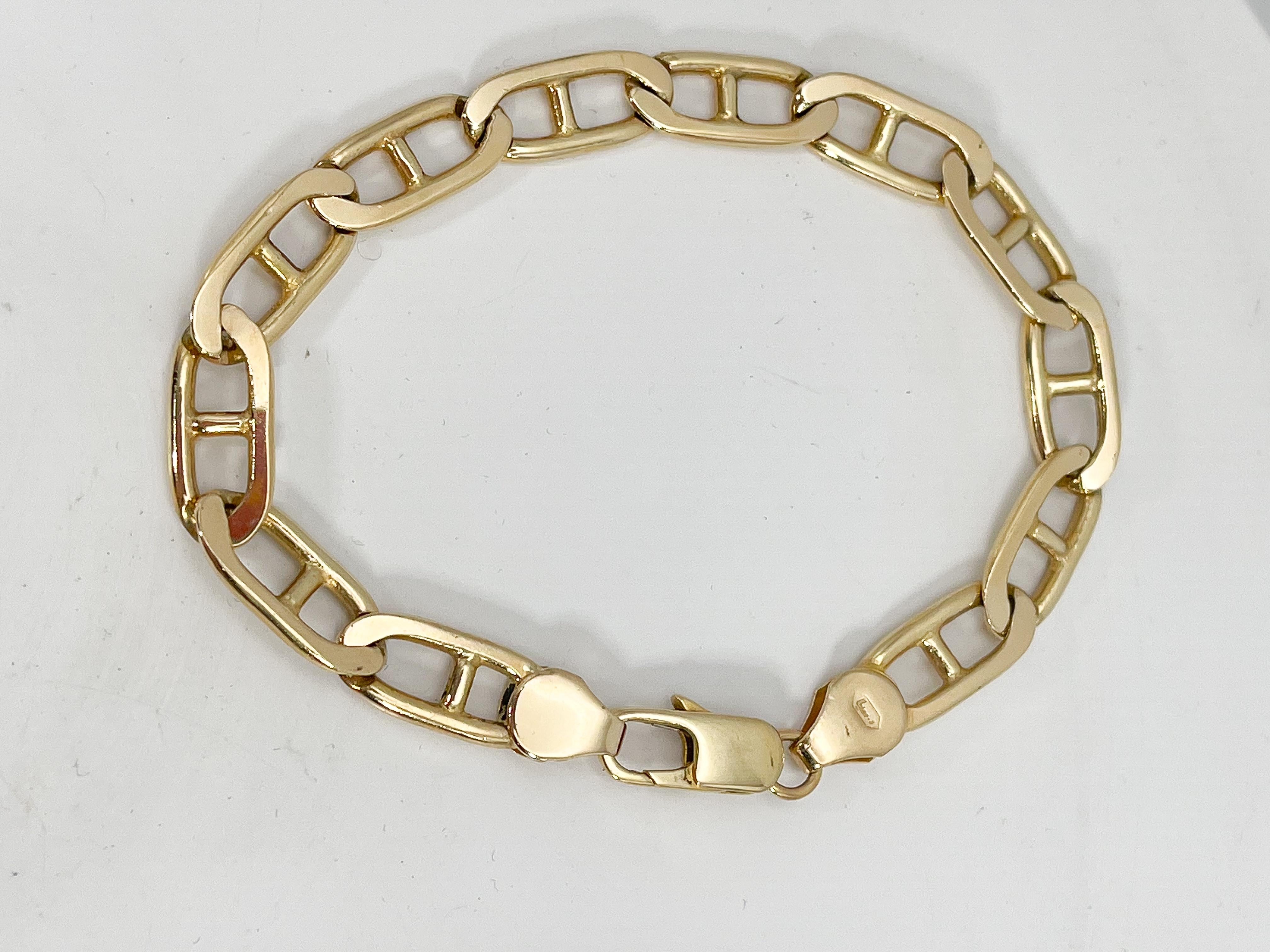 14k yellow gold men's anchor link bracelet. This bracelet has a length of 7 1/2 inches, the width is 7.5 mm, has a lobster clasp to open and close, and it has a total weight of 18.9 grams.