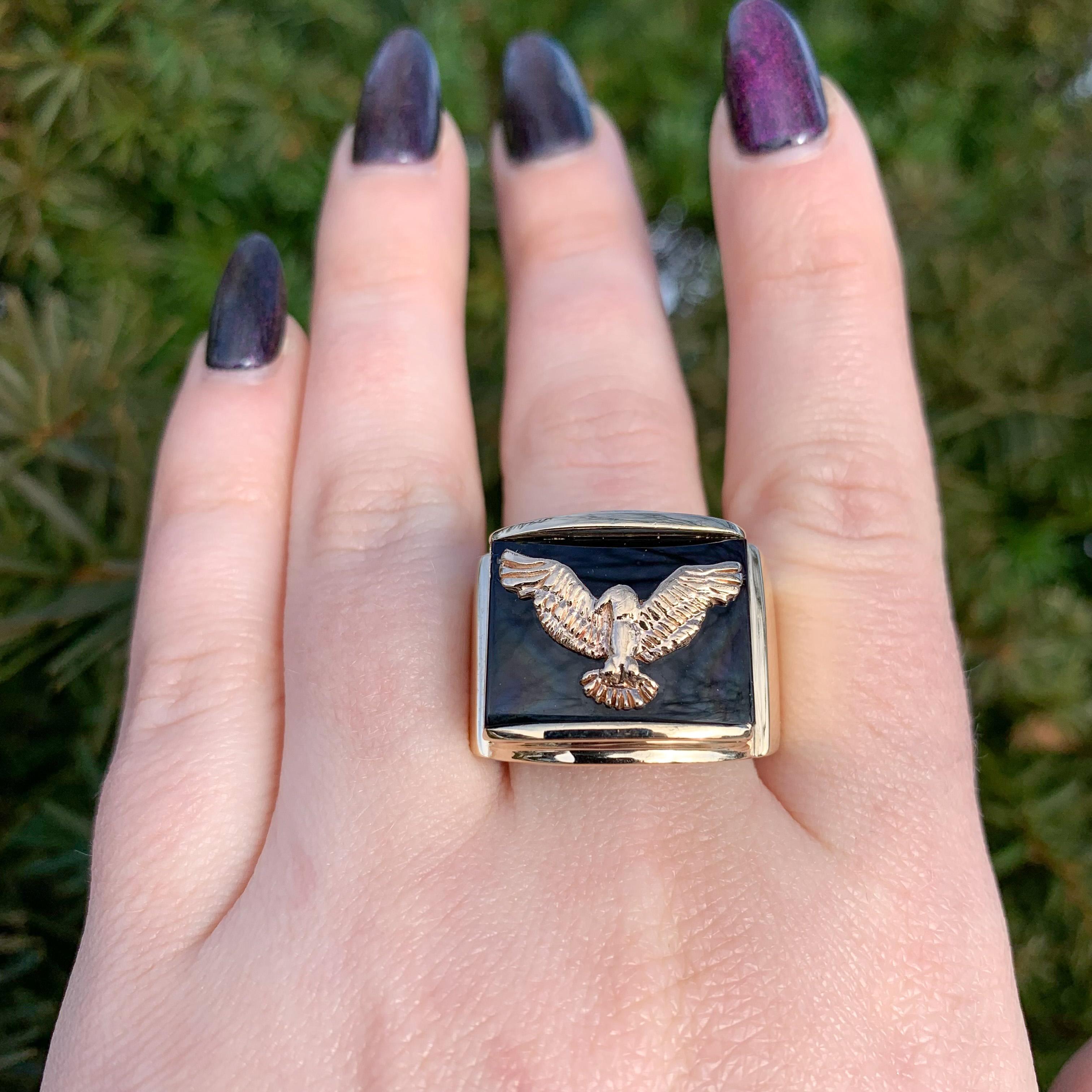 14K Yellow Gold Men's Black Onyx Ring with Eagle For Sale 2
