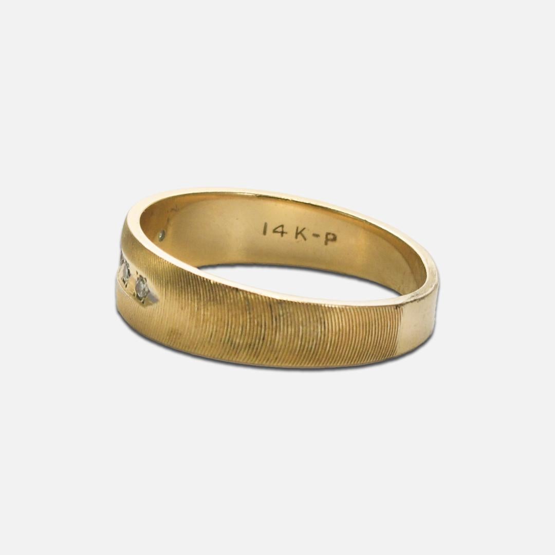 14K Yellow Gold Men's Diamond Band with Curved Brush Finish 0.10ct In Excellent Condition In Laguna Beach, CA