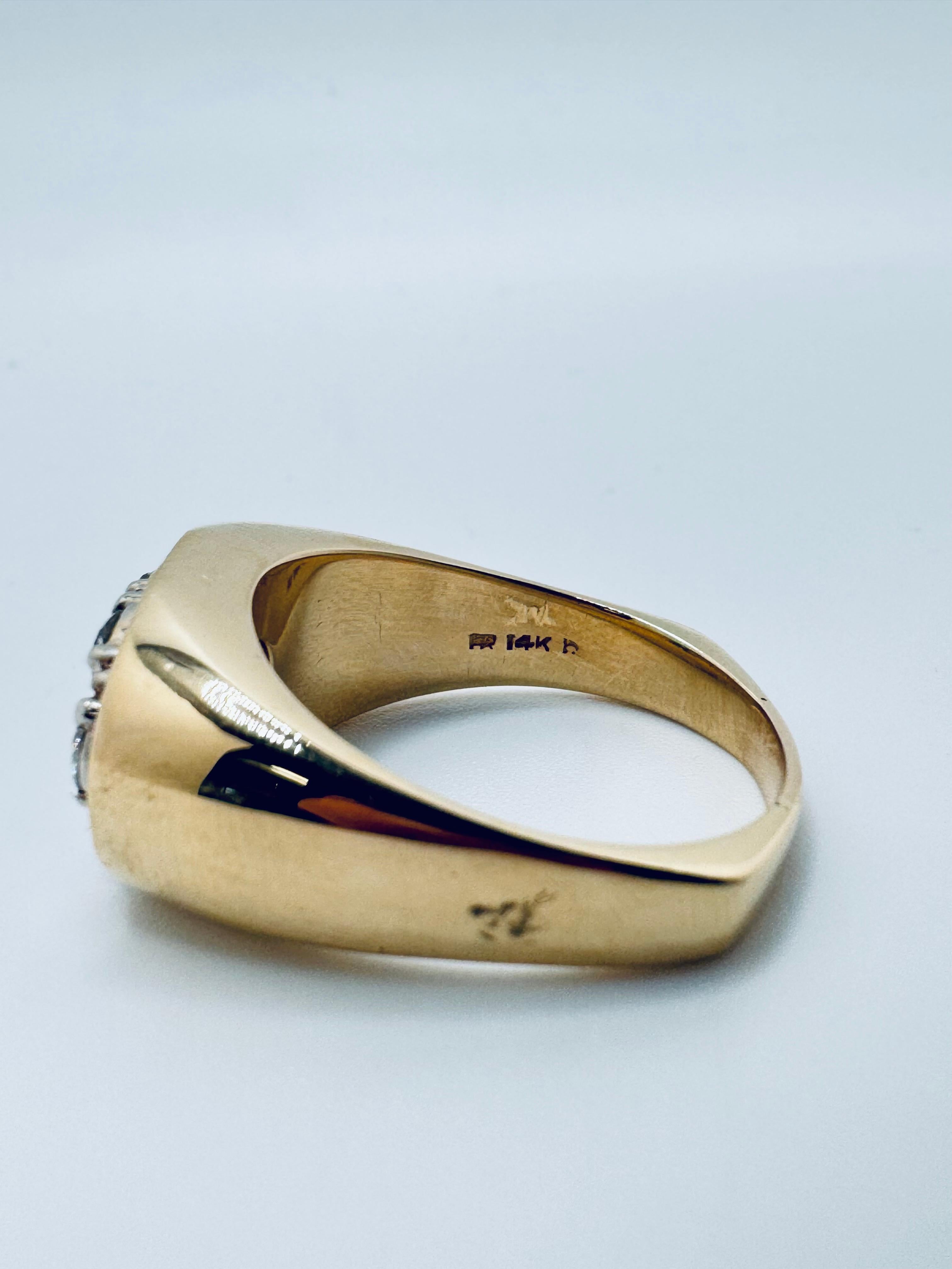 14K Yellow Gold Men’s Diamond Cluster Signet en Bueno estado para la venta en Palm Desert, CA