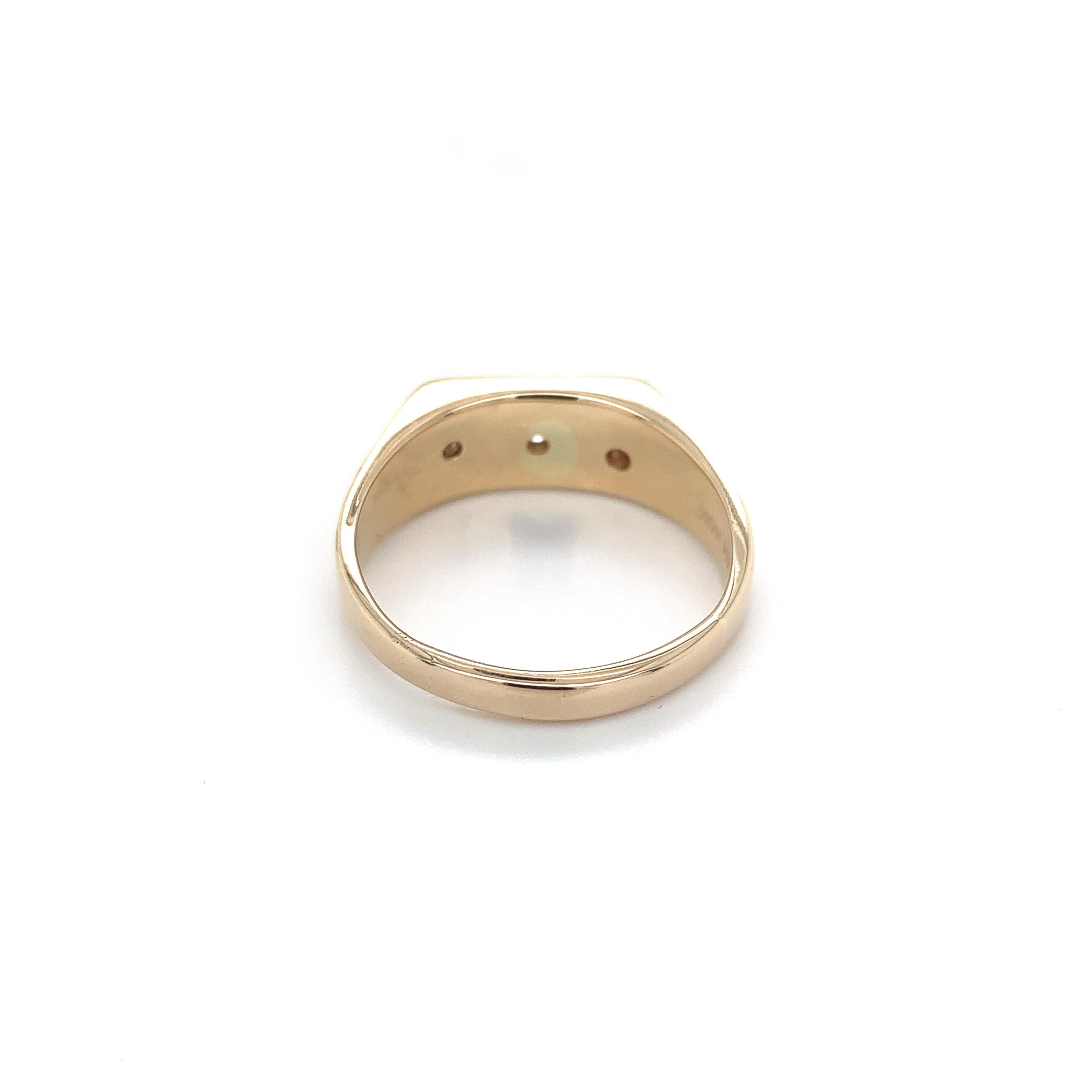14K Yellow Gold Men's Diamond Ring Hand Engraved In Good Condition For Sale In Big Bend, WI