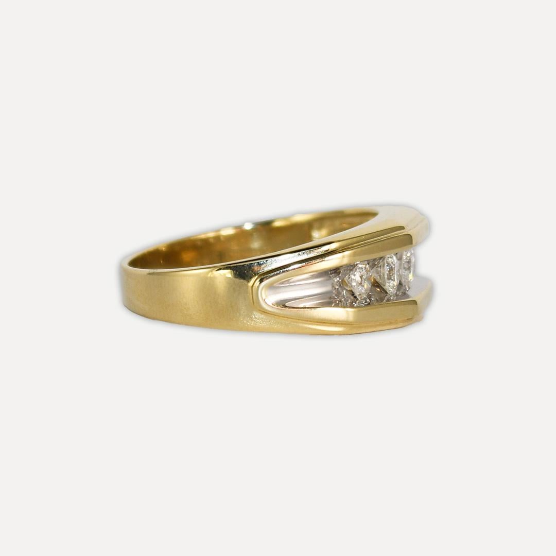 Taille ronde Alliance pour hommes en or jaune 14 carats avec diamants 0,65 carat en vente