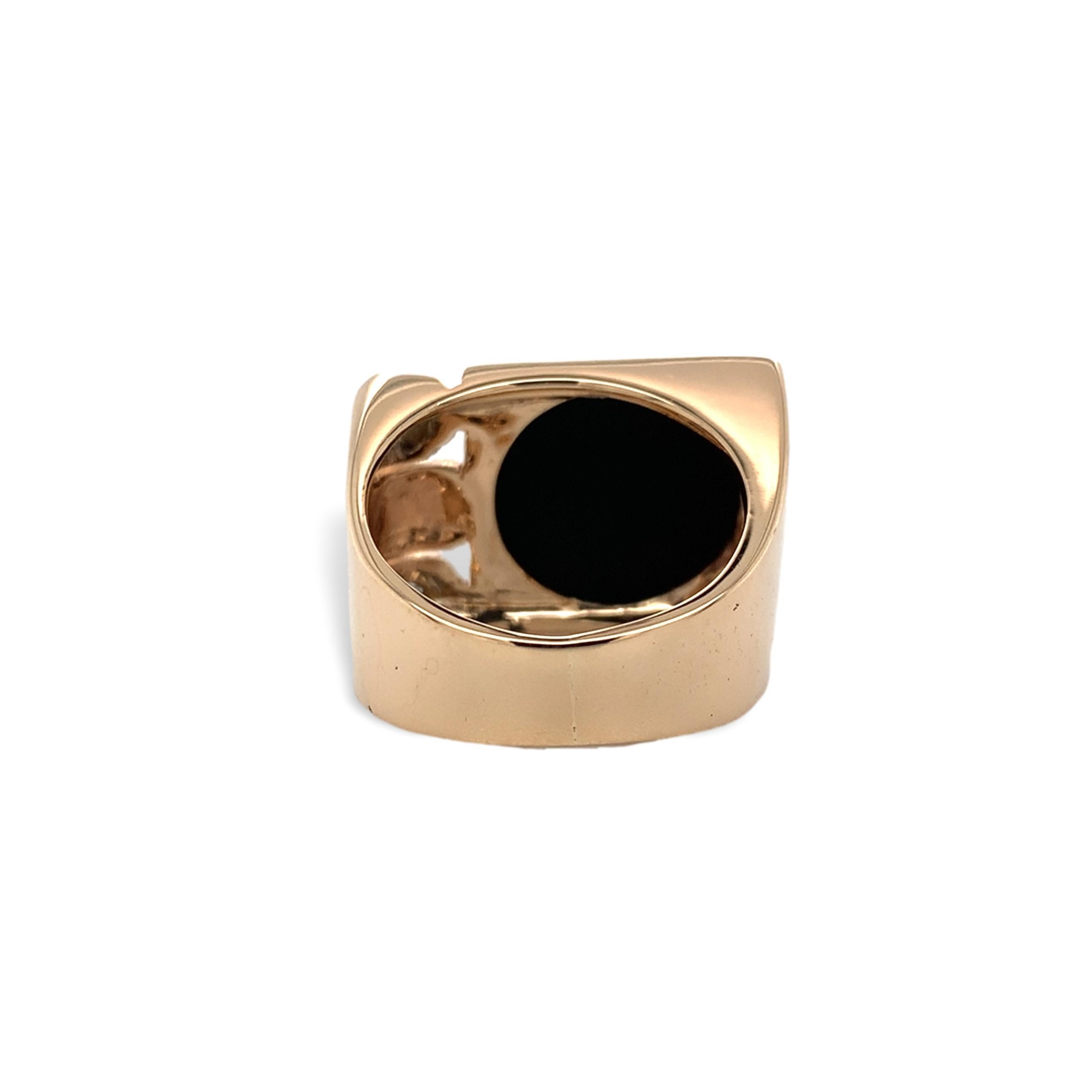 Taglio brillante Anello moderno da uomo in oro giallo 14K con onice nera e diamante in vendita