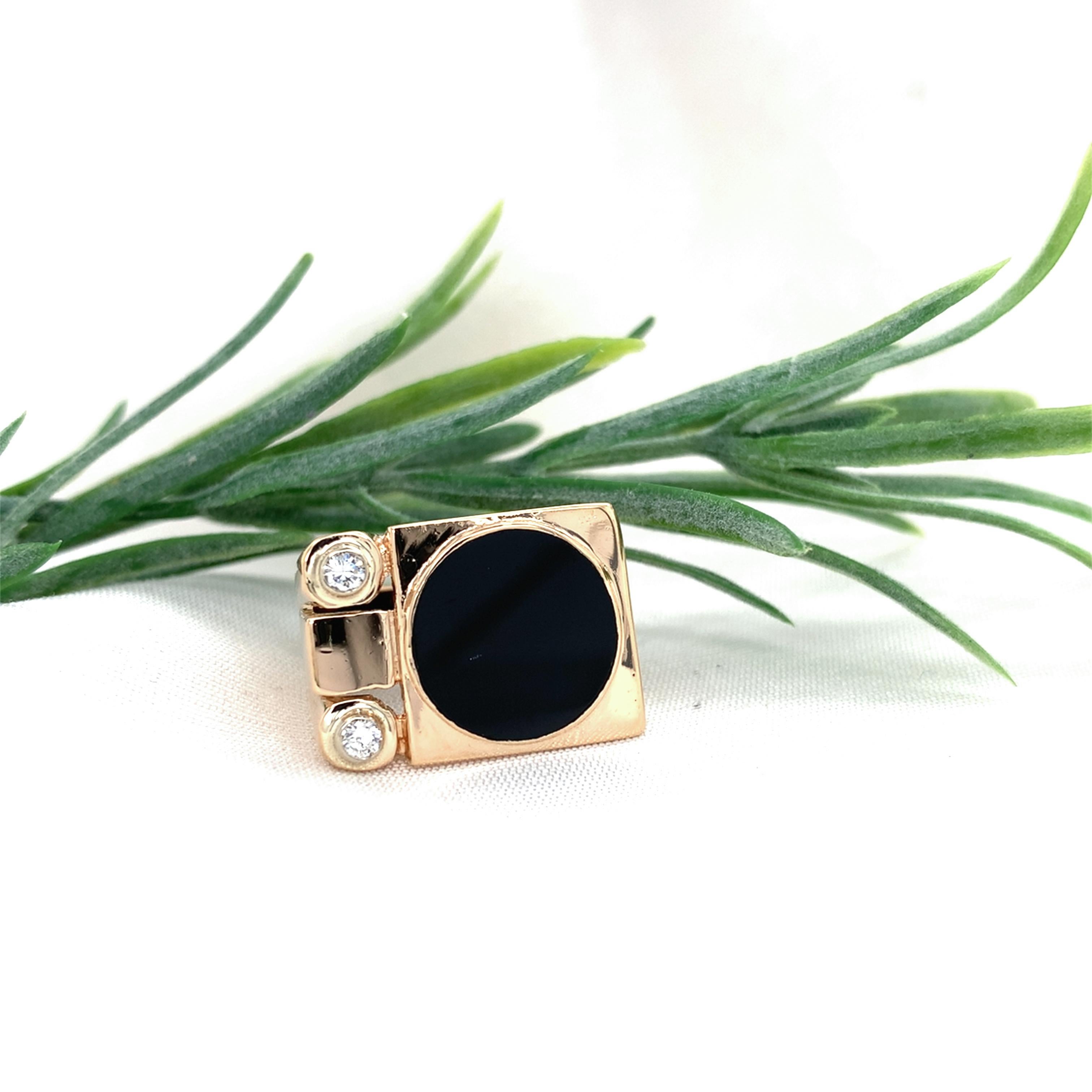 Anello moderno da uomo in oro giallo 14K con onice nera e diamante in vendita 1
