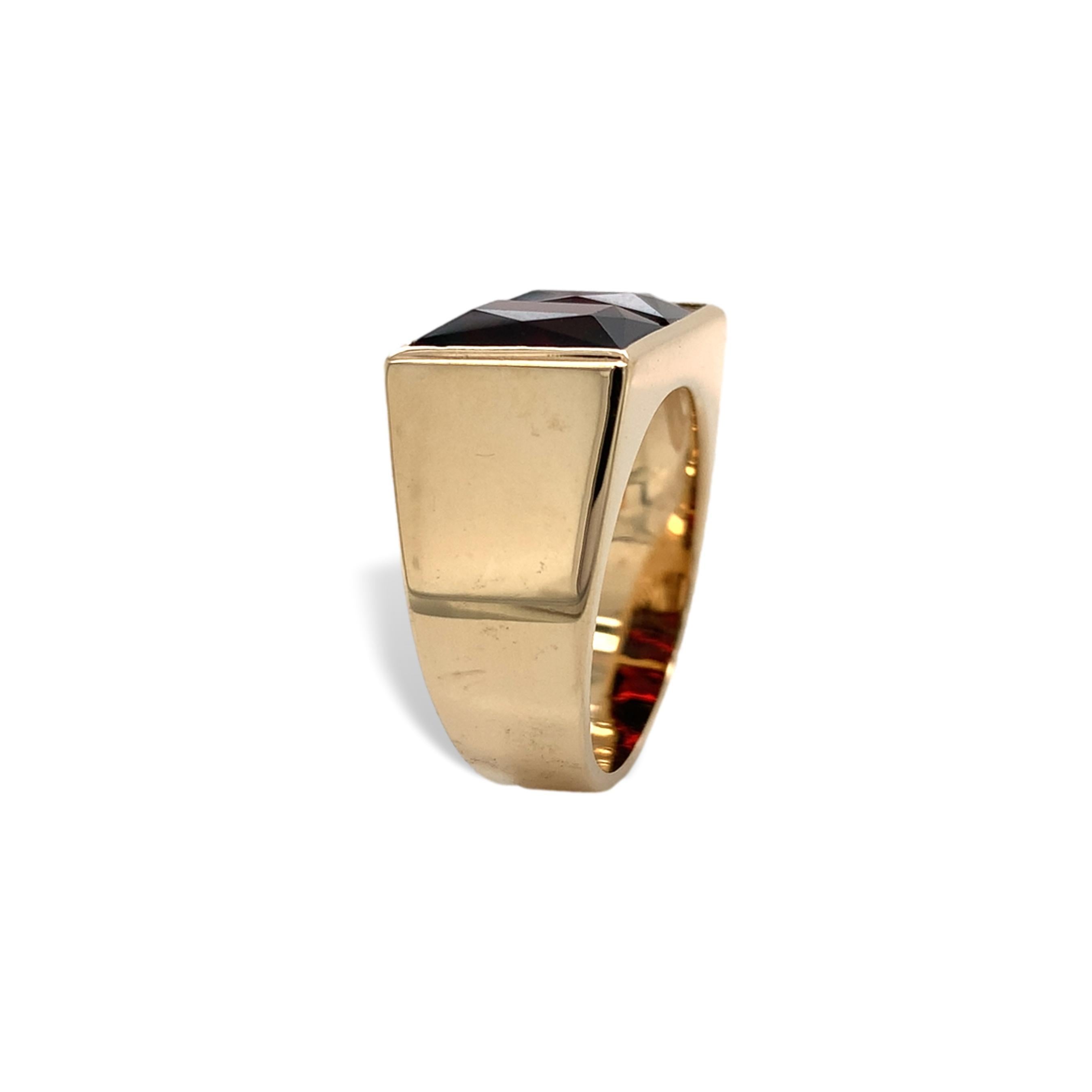 Contemporain Bague moderne en or jaune 14K pour homme avec grenat taille 8.5 en vente