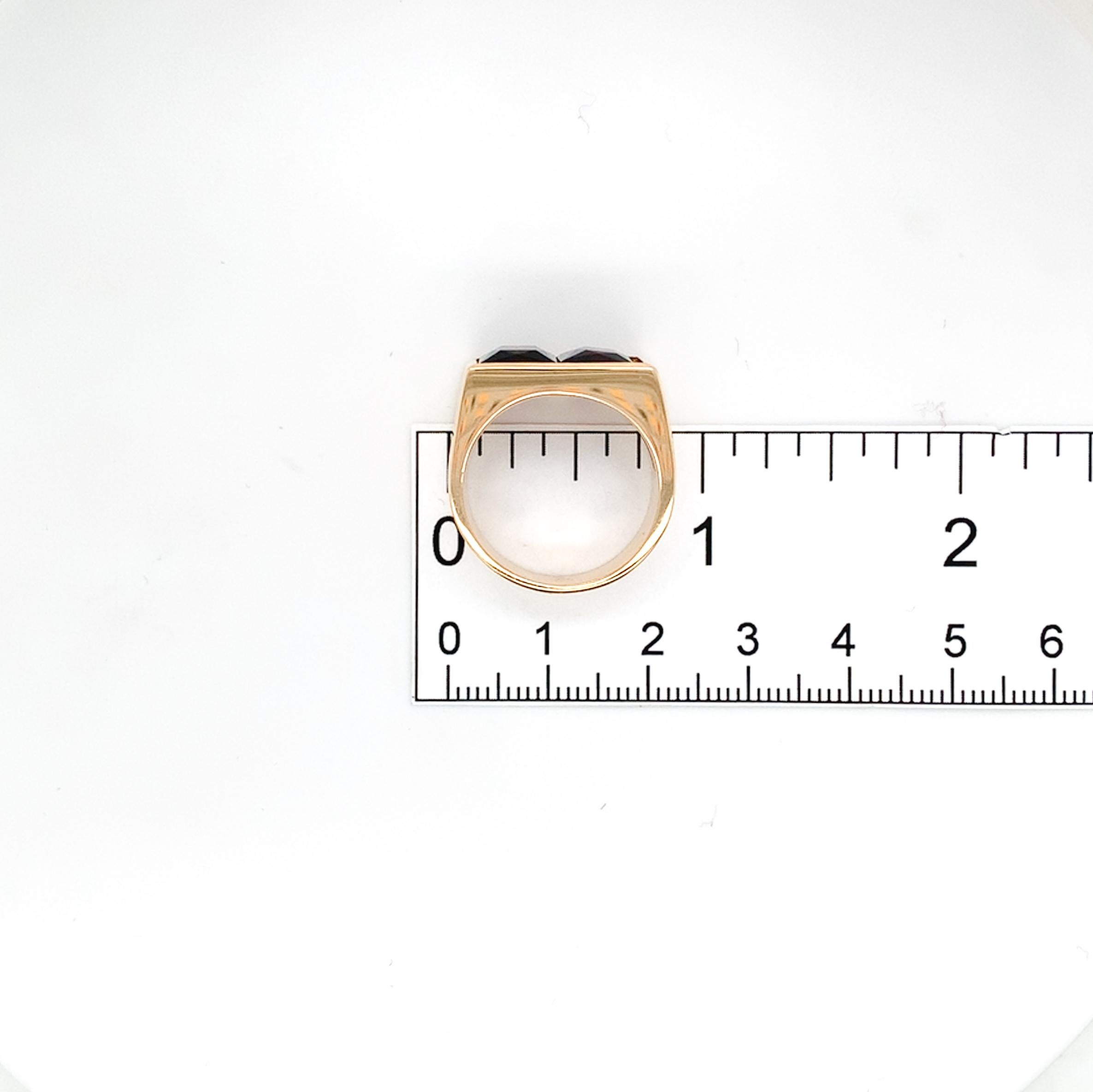 Bague moderne en or jaune 14K pour homme avec grenat taille 8.5 en vente 2