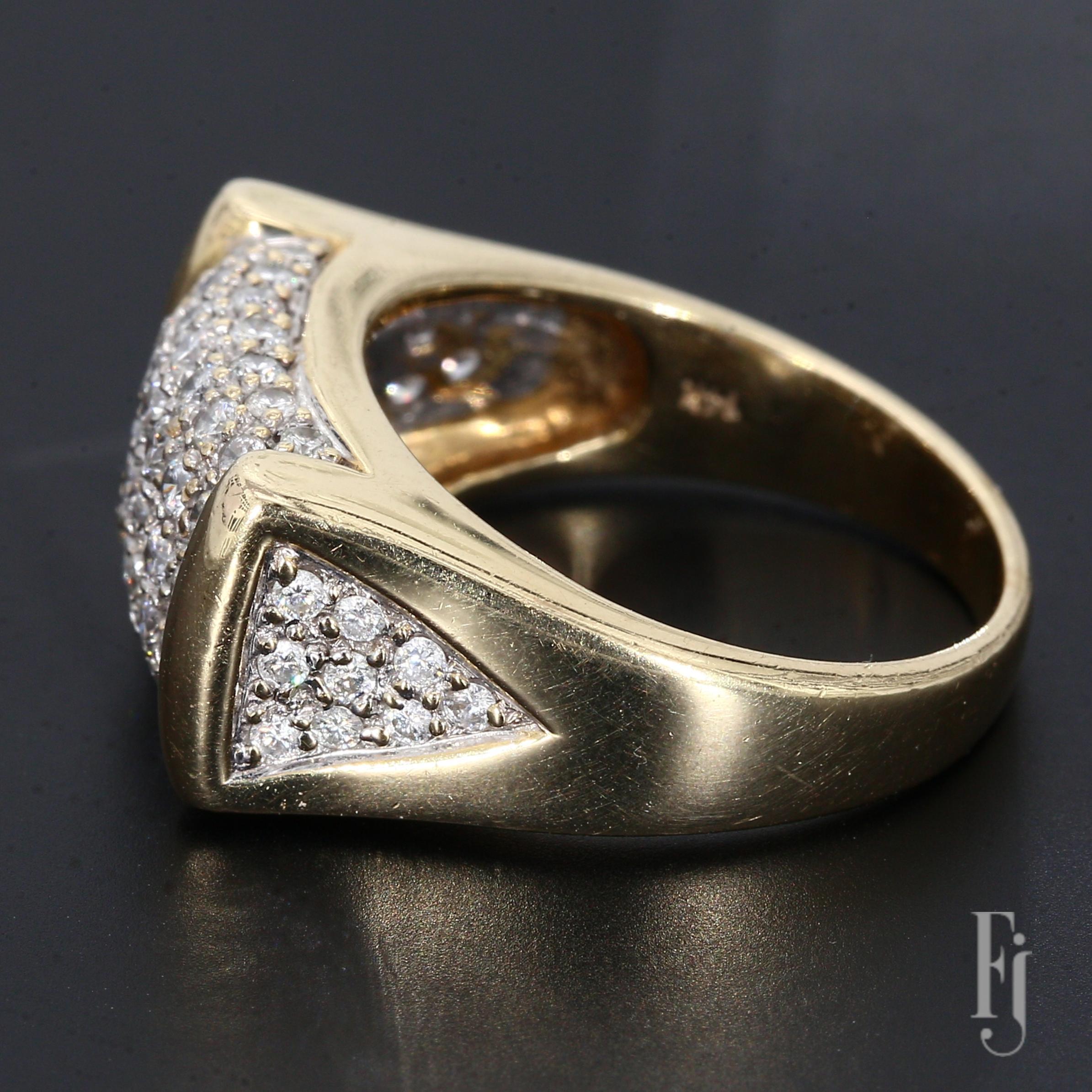 Anello da uomo in oro giallo 14k con 1,34 carati di diamanti bianchi rotondi G/SI3 - Misura 9 In condizioni discrete in vendita a Scottsdale, AZ