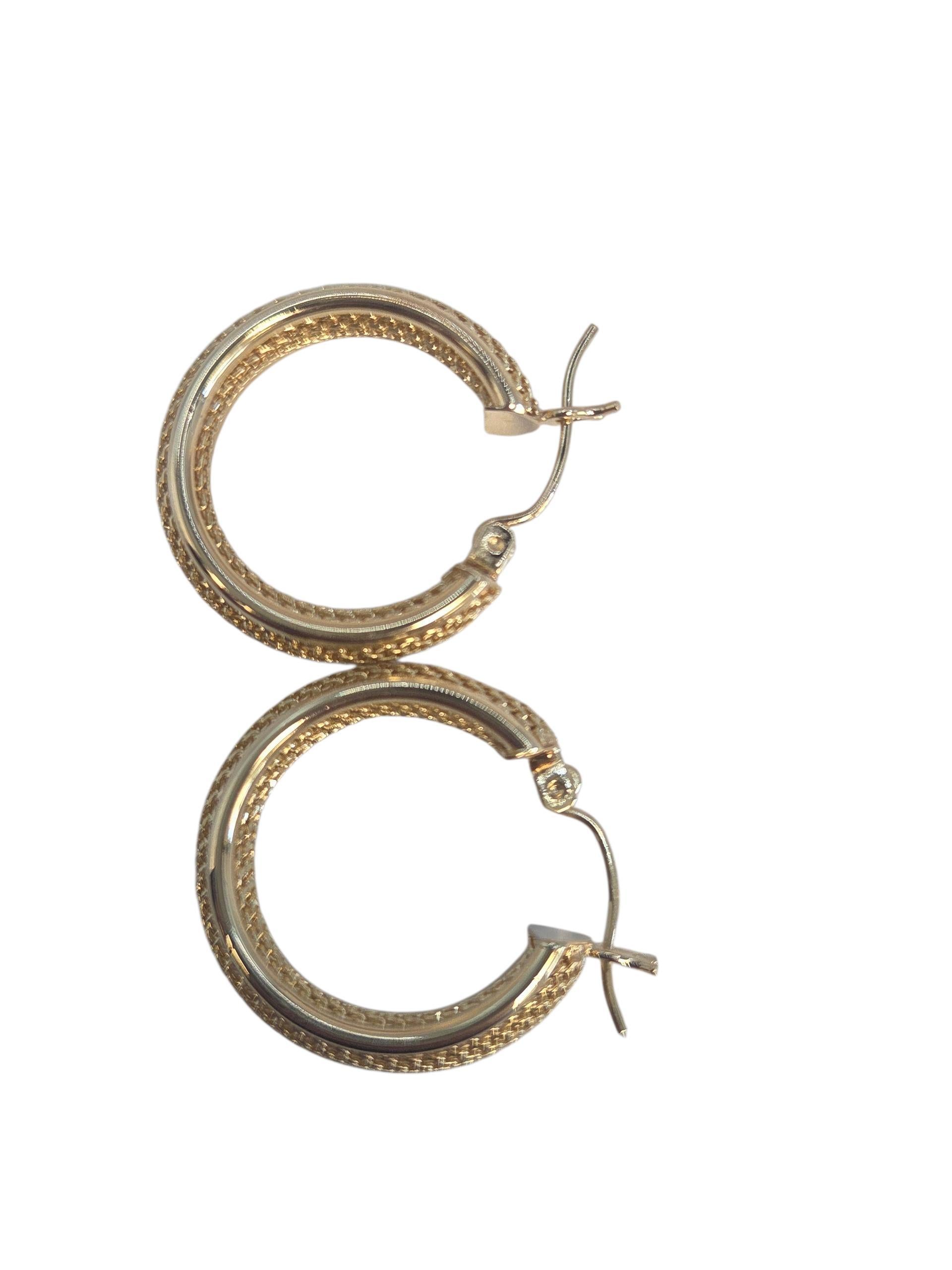 Boucles d'oreilles en or jaune 14K avec design en maille #23547 Bon état - En vente à Washington Depot, CT