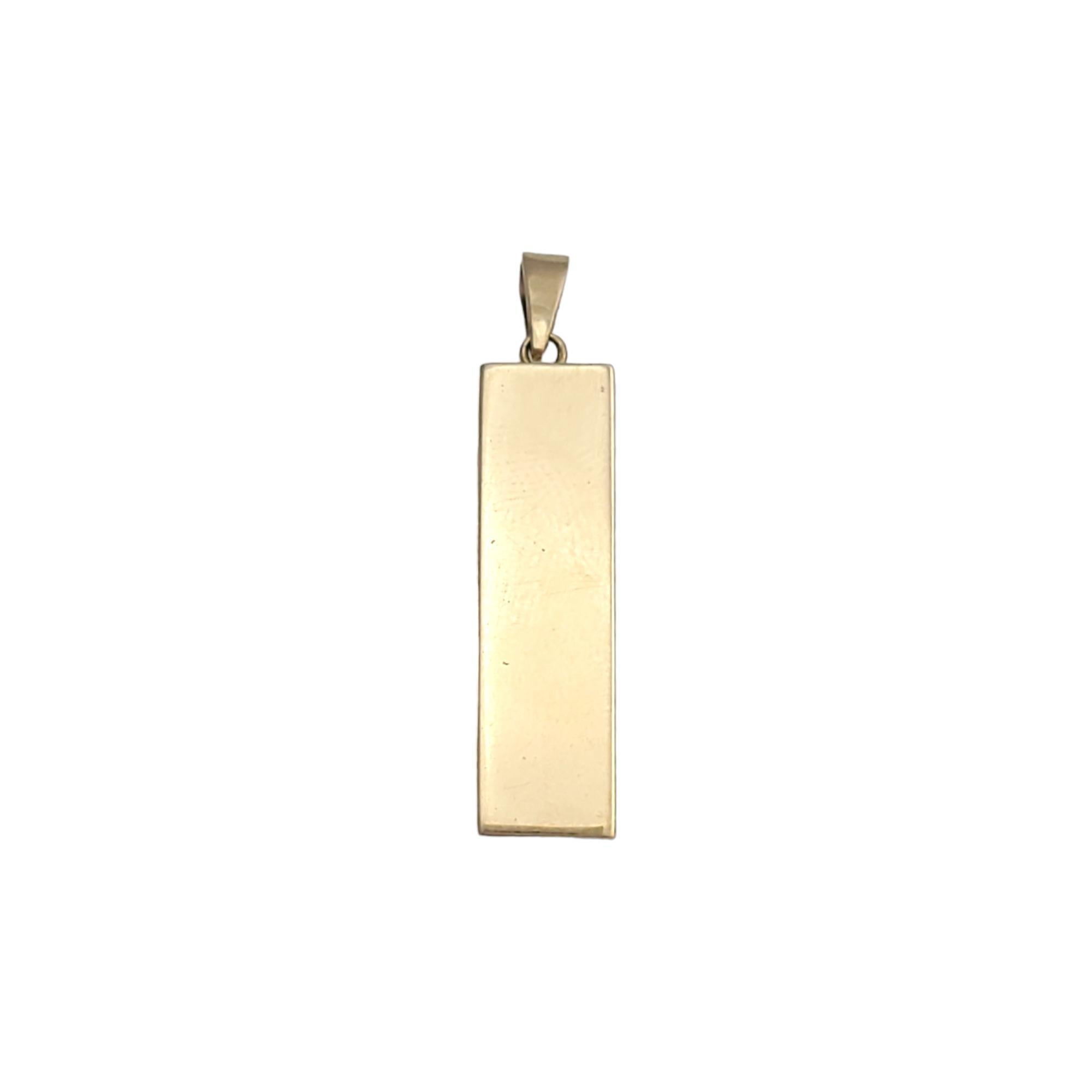 Vintage 14 karat yellow gold miraculous medal pendant -

This lovely mezuzah pendant is a reminder of protection and is set in meticulously detailed 14K yellow gold.

Size: 25.41mm x 5.22mm

Stamped: 14K

Weight: 2.94 gr./ 1.89 dwt.

Chain not