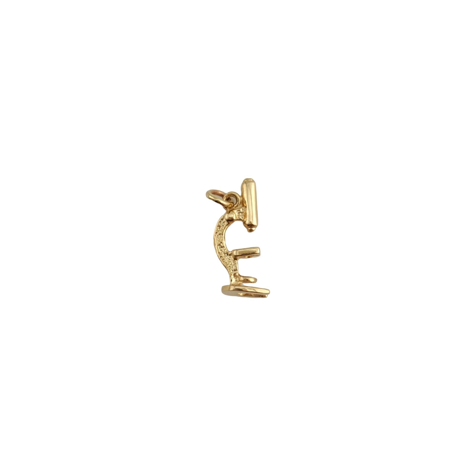 Vintage 14K Yellow Gold Microscope Charm 

You'll love this vintage 14k yellow gold microscope charm!

Size: 7.37mm X 17.26mm

Weight:  1.8gr /  1.1dwt

Very good condition, professionally polished.

Will come packaged in a gift box and will be