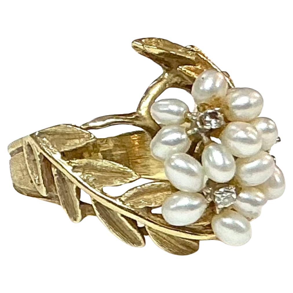 Taglio rotondo Anello da cocktail in oro giallo 14K con perle di seme di metà secolo in vendita