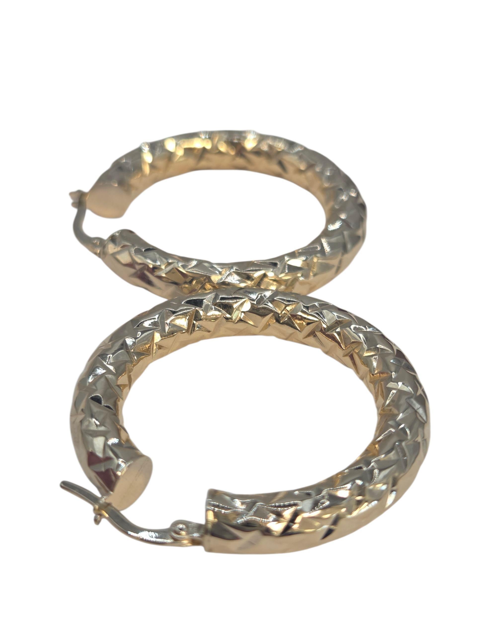 Boucles d'oreilles en or jaune 14K avec diamants de taille moyenne #23537 Bon état - En vente à Washington Depot, CT