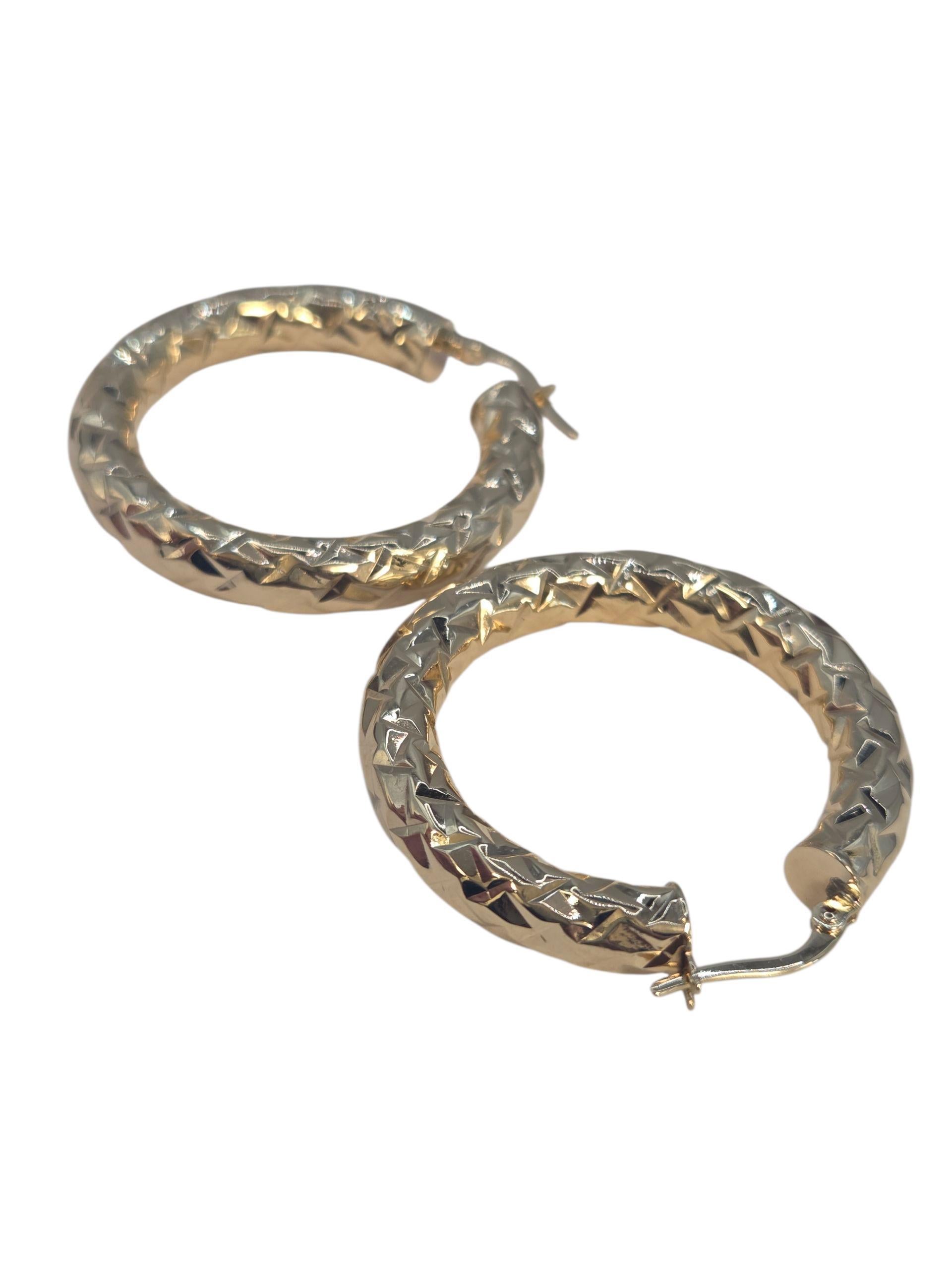 Boucles d'oreilles en or jaune 14K avec diamants de taille moyenne #23537 Pour femmes en vente