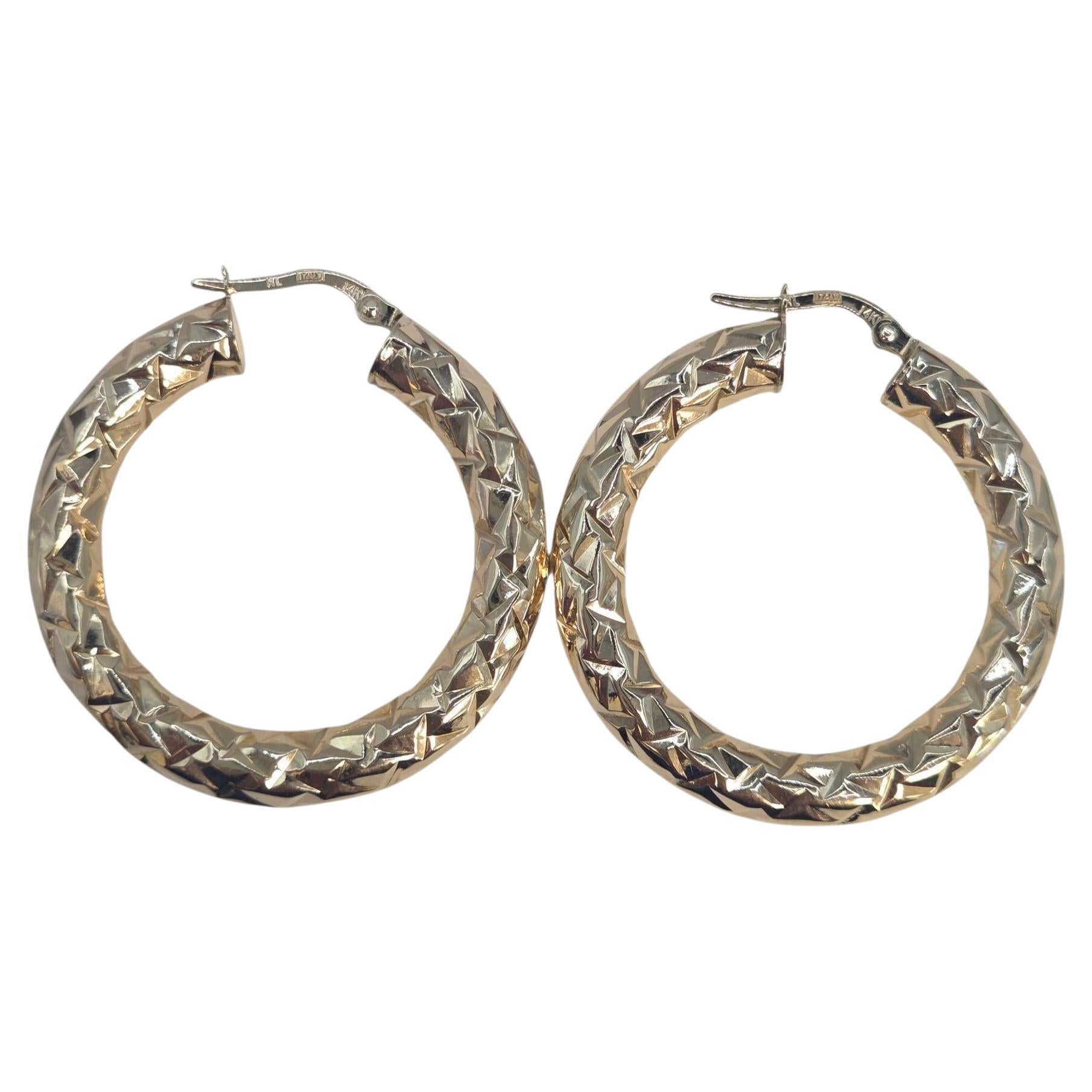 Boucles d
oreilles en or jaune 14K avec diamants de taille moyenne #23537