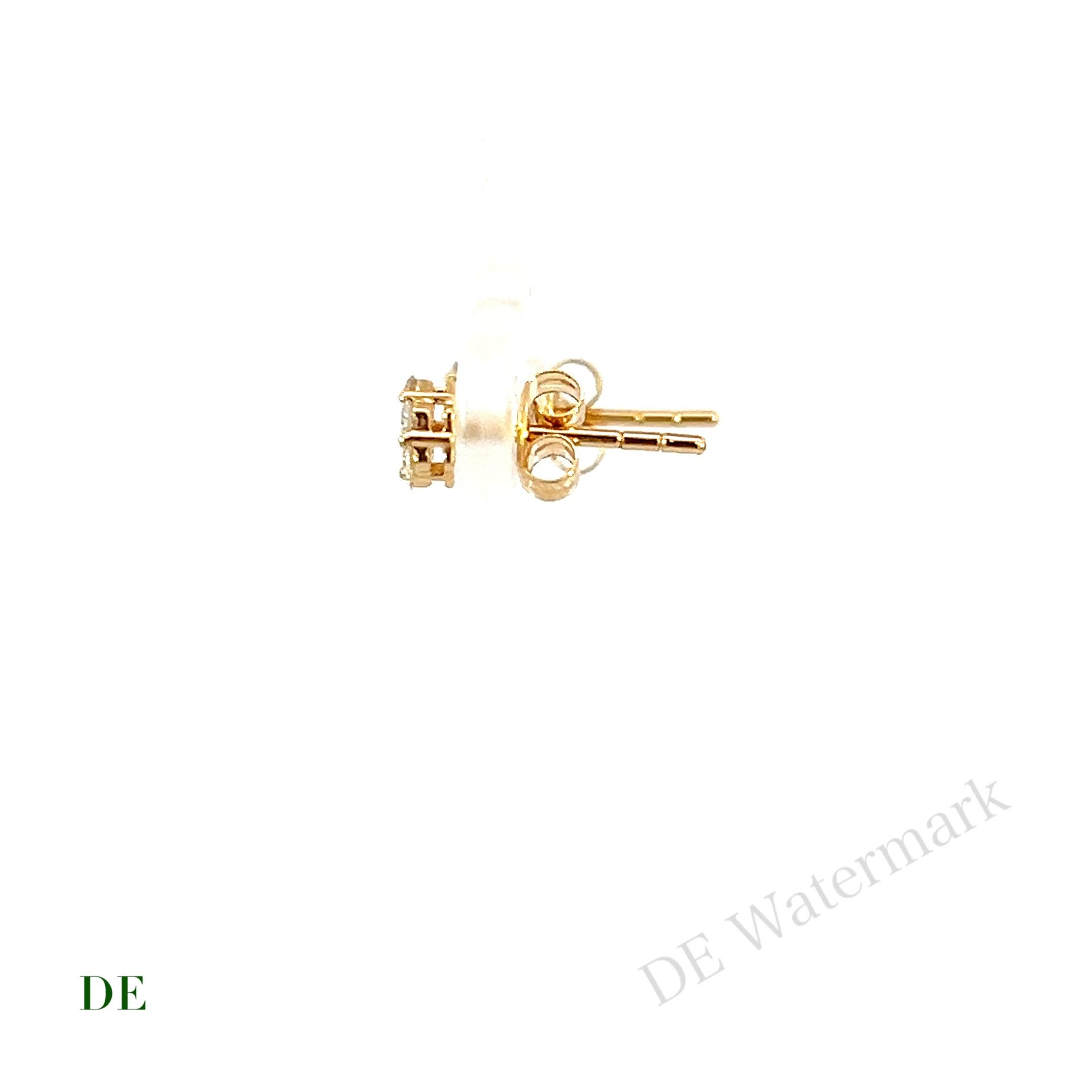 14k Yellow Gold Minimalist .28 Carat Diamond Cluster Earring Stud In New Condition For Sale In kowloon, Kowloon