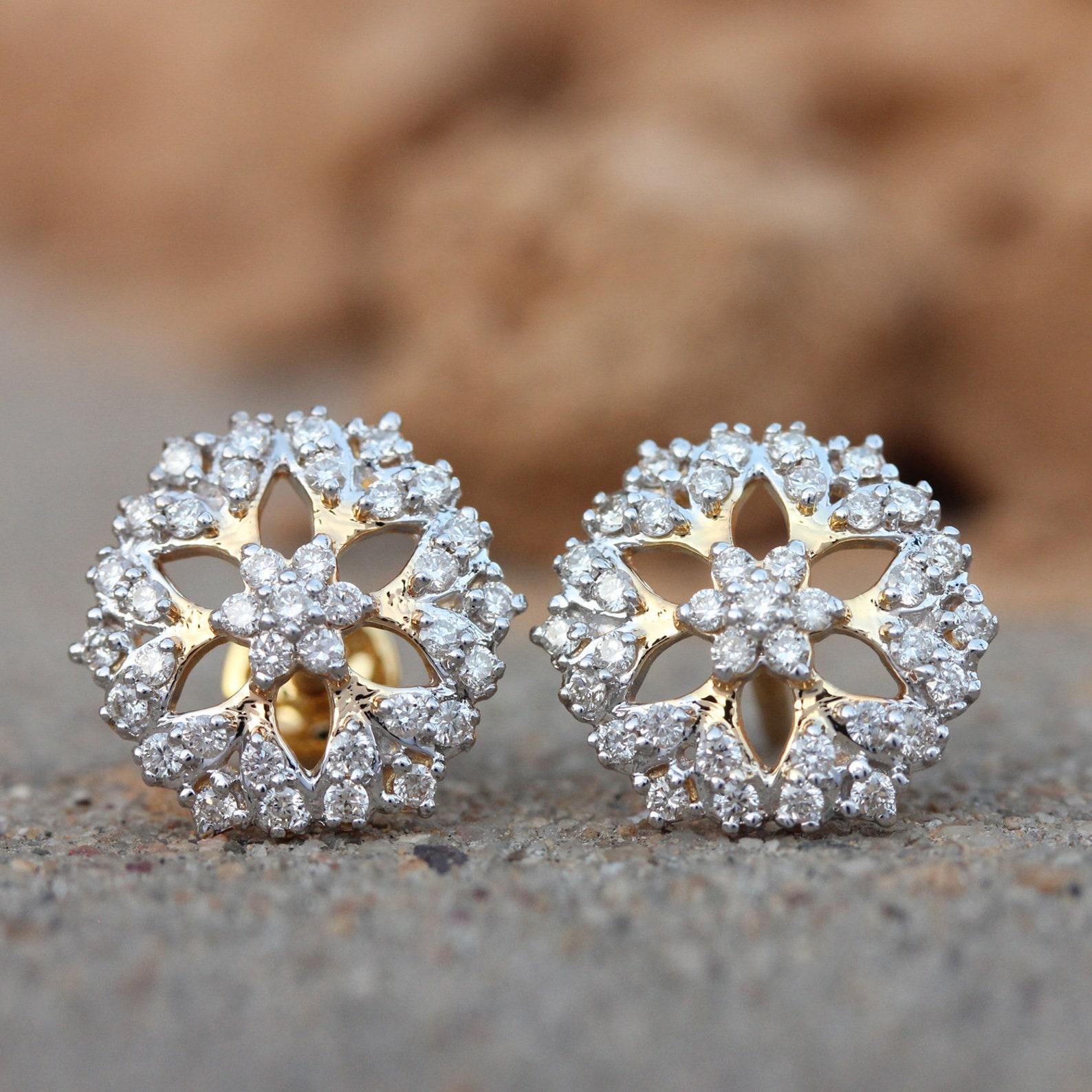 Orecchini Minimilist in oro giallo 14k per donna Nature Pave Diamond Earring per lei.

Chiusura: a vite

Lunghezza: 10 millimetri

Larghezza: 10 millimetri


Peso dell'oro giallo 14k:- 2,89 grammi



A.R.P. T.I..

Tutti gli articoli sono