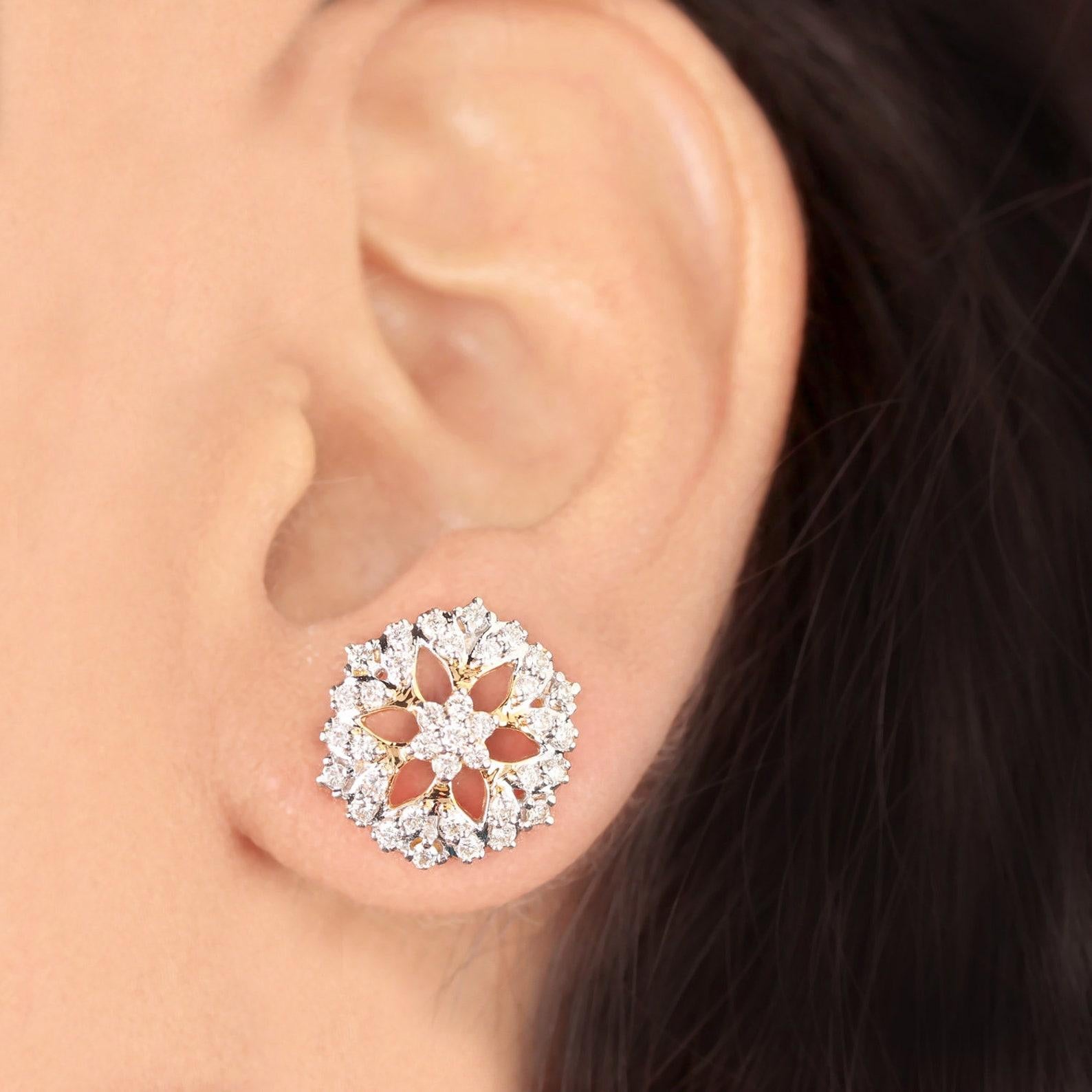 Art Déco Orecchini Minimilist in oro giallo 14k per donna Nature Pave Diamond Earring per lei. in vendita