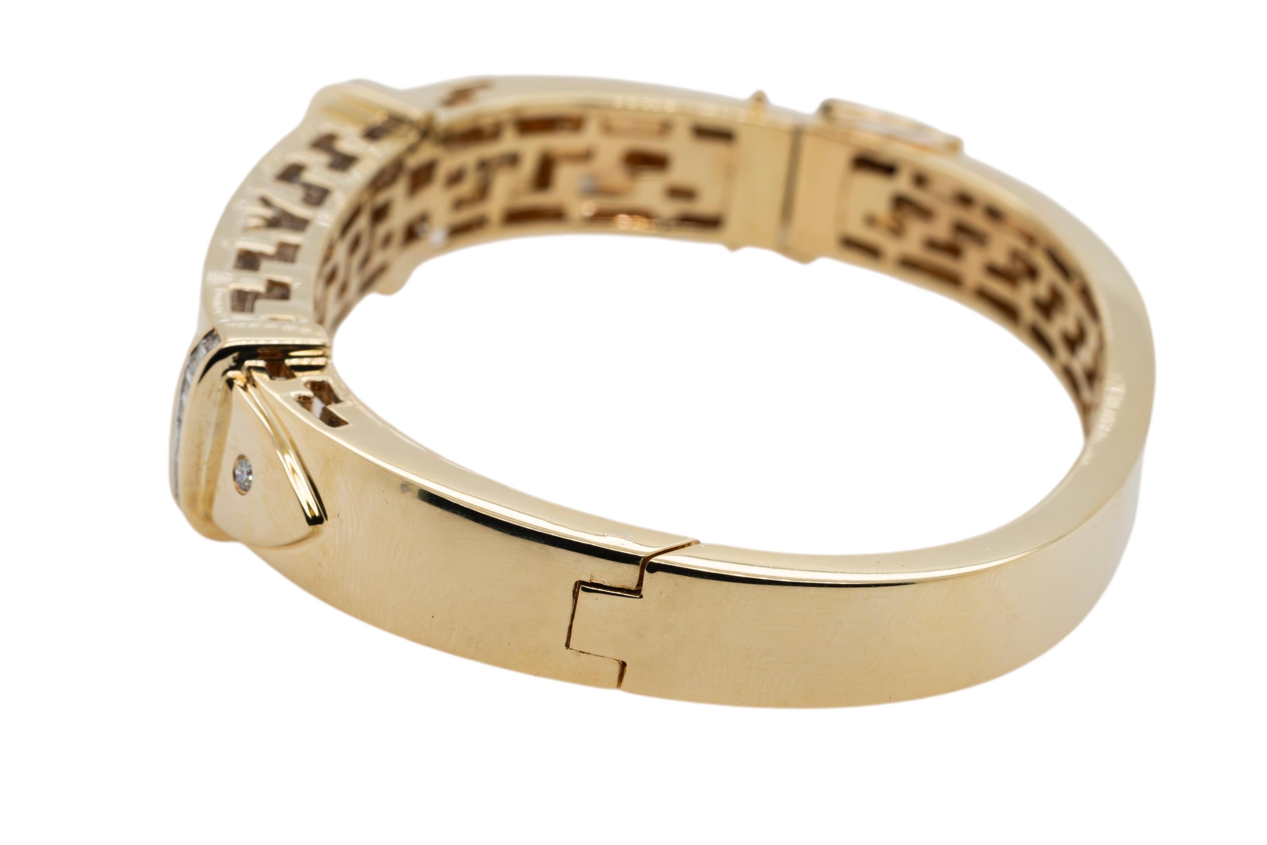 Armreif aus 14 Karat Gelbgold mit Diamanten im Mischschliff im Zustand „Hervorragend“ in Boca Raton, FL