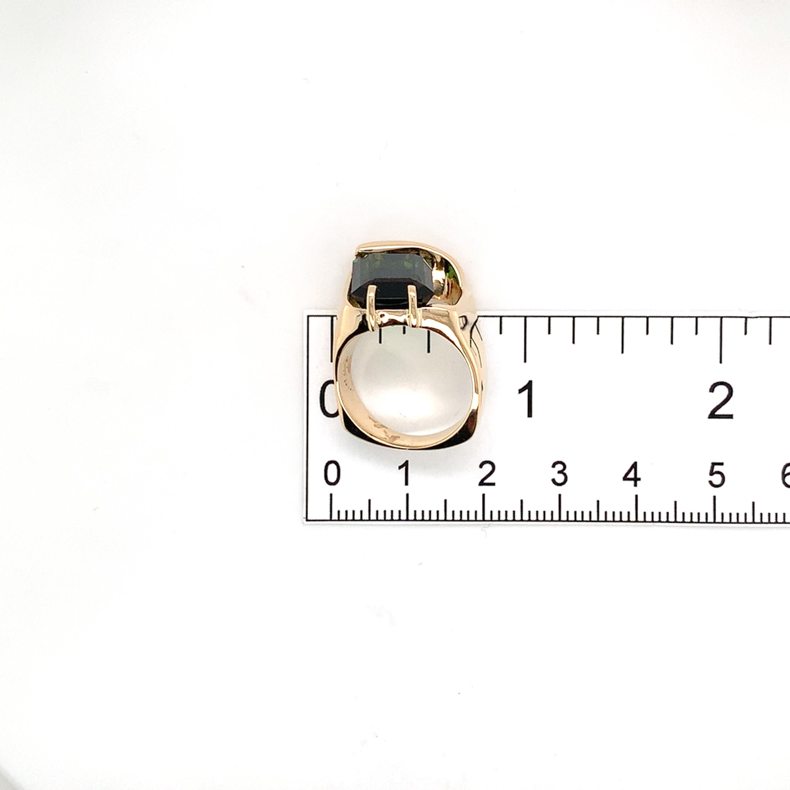 Anello moderno in oro giallo 14K con tormalina verde personalizzato in vendita 7