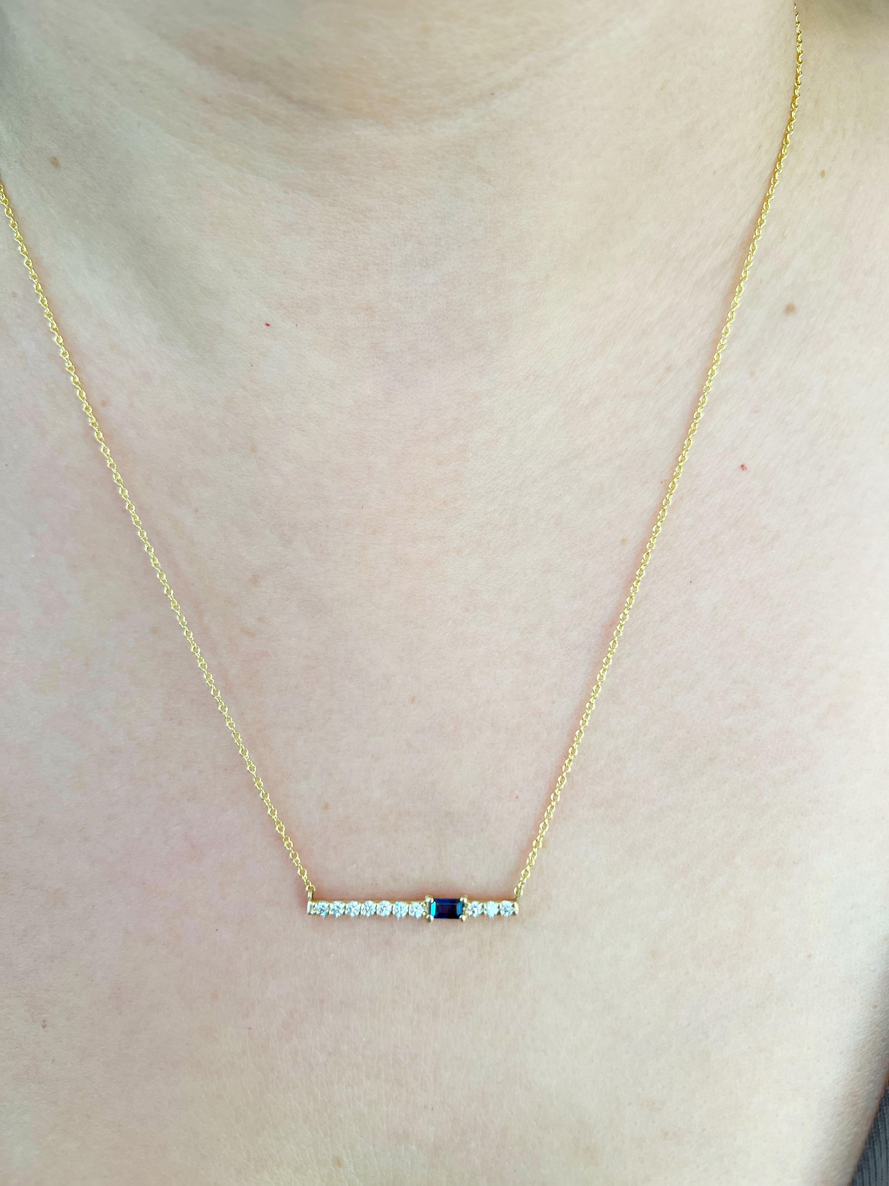 Halskette mit Baguette-Anhänger, 14 Karat Gelbgold Moderner Diamant & blauer Saphir im Zustand „Neu“ im Angebot in Los Angeles, CA