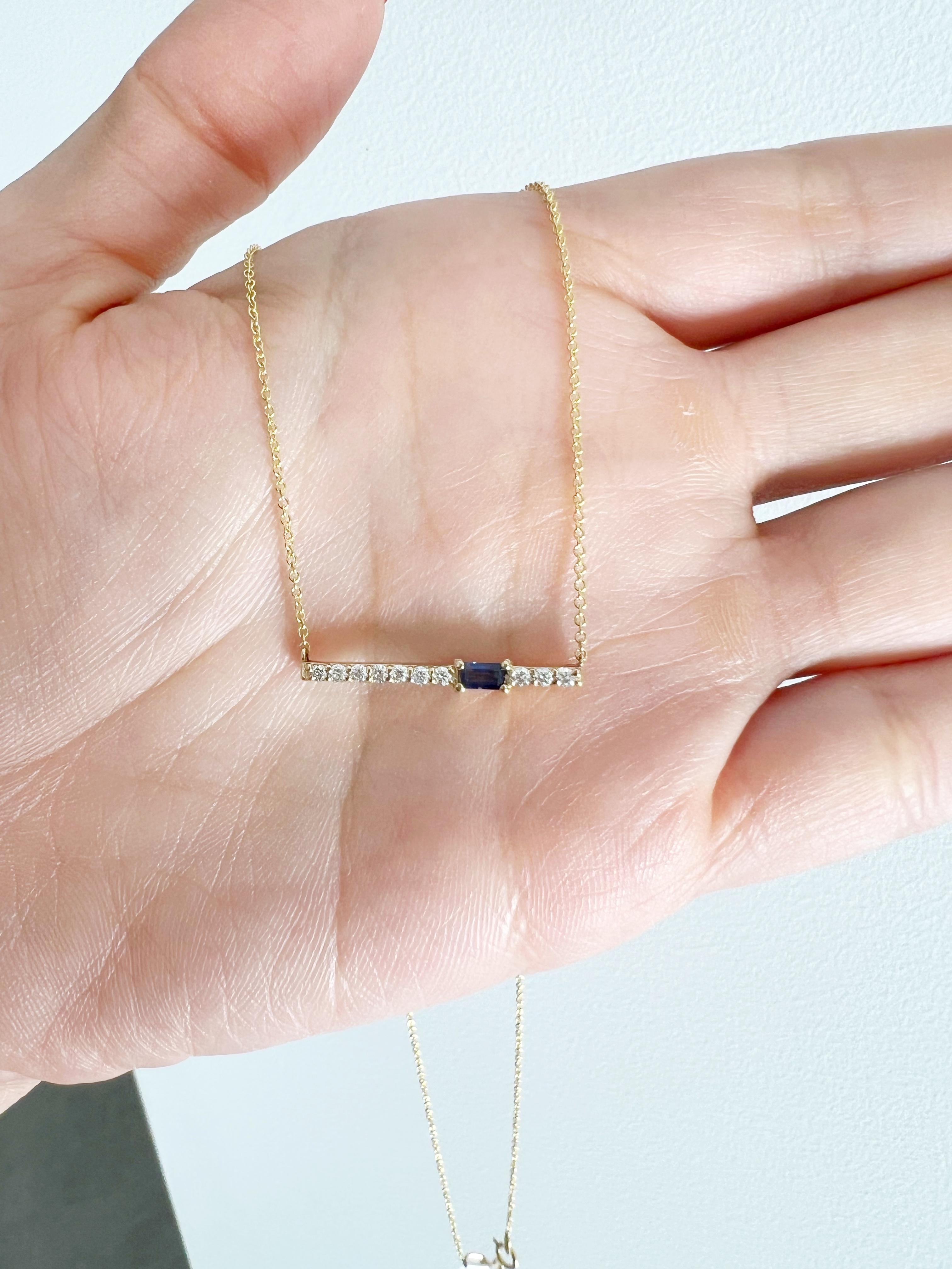 Halskette mit Baguette-Anhänger, 14 Karat Gelbgold Moderner Diamant & blauer Saphir Damen im Angebot