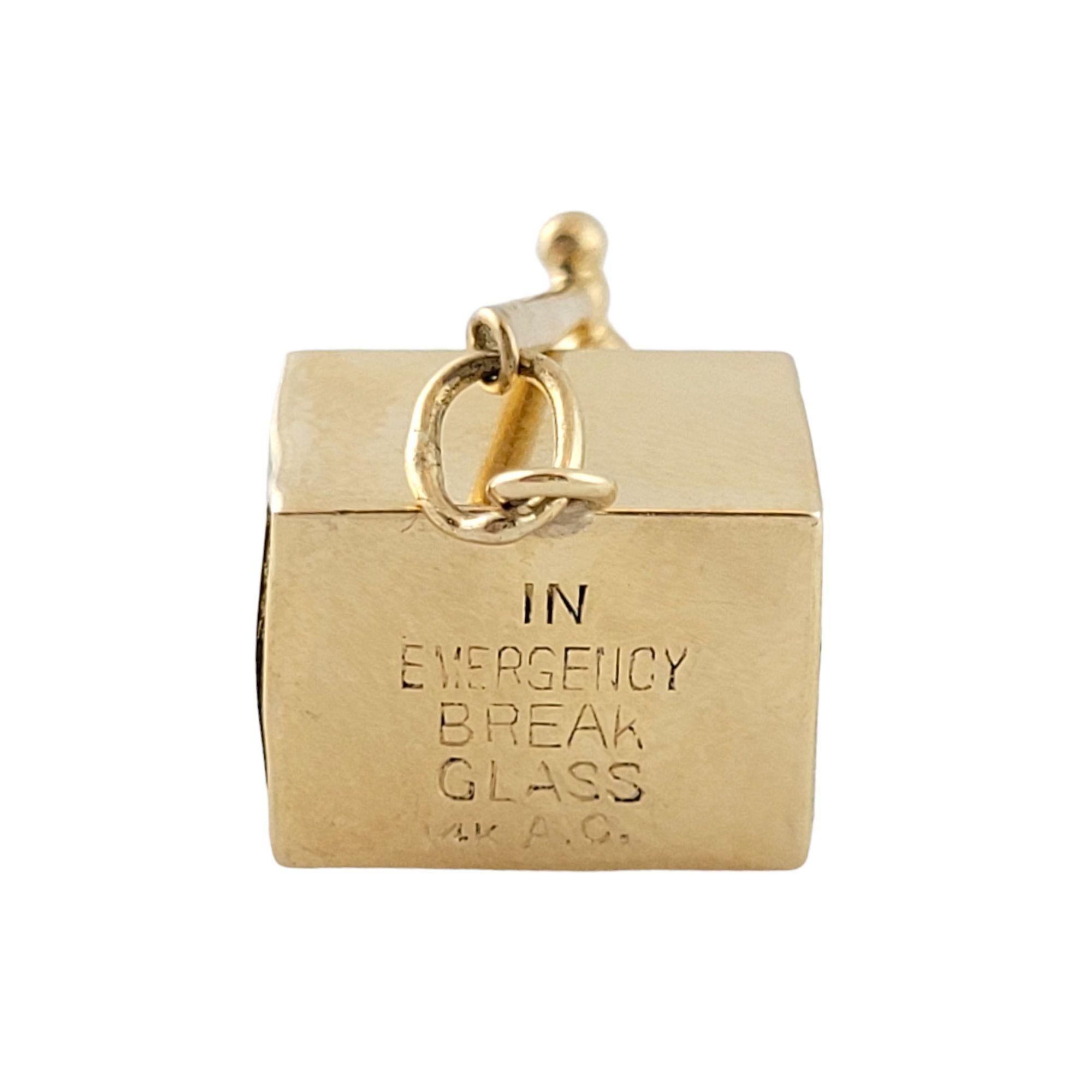 14K Gelbgold Geldschachtel „In Emergency Break Glass“ Charme im Zustand „Gut“ in Washington Depot, CT