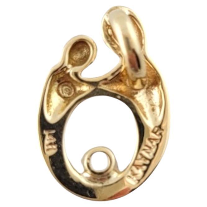 Vintage 14K Yellow Gold Mother and Child Charm

This piece features a 14K yellow gold mother and child charm in a tender embracing pose. Blue faceted stone accents the piece. 

Hallmark: 14K KAYMAR

Weight: 1.4 g/ 0.9 dwt.

Measurement: 14.5 mm X