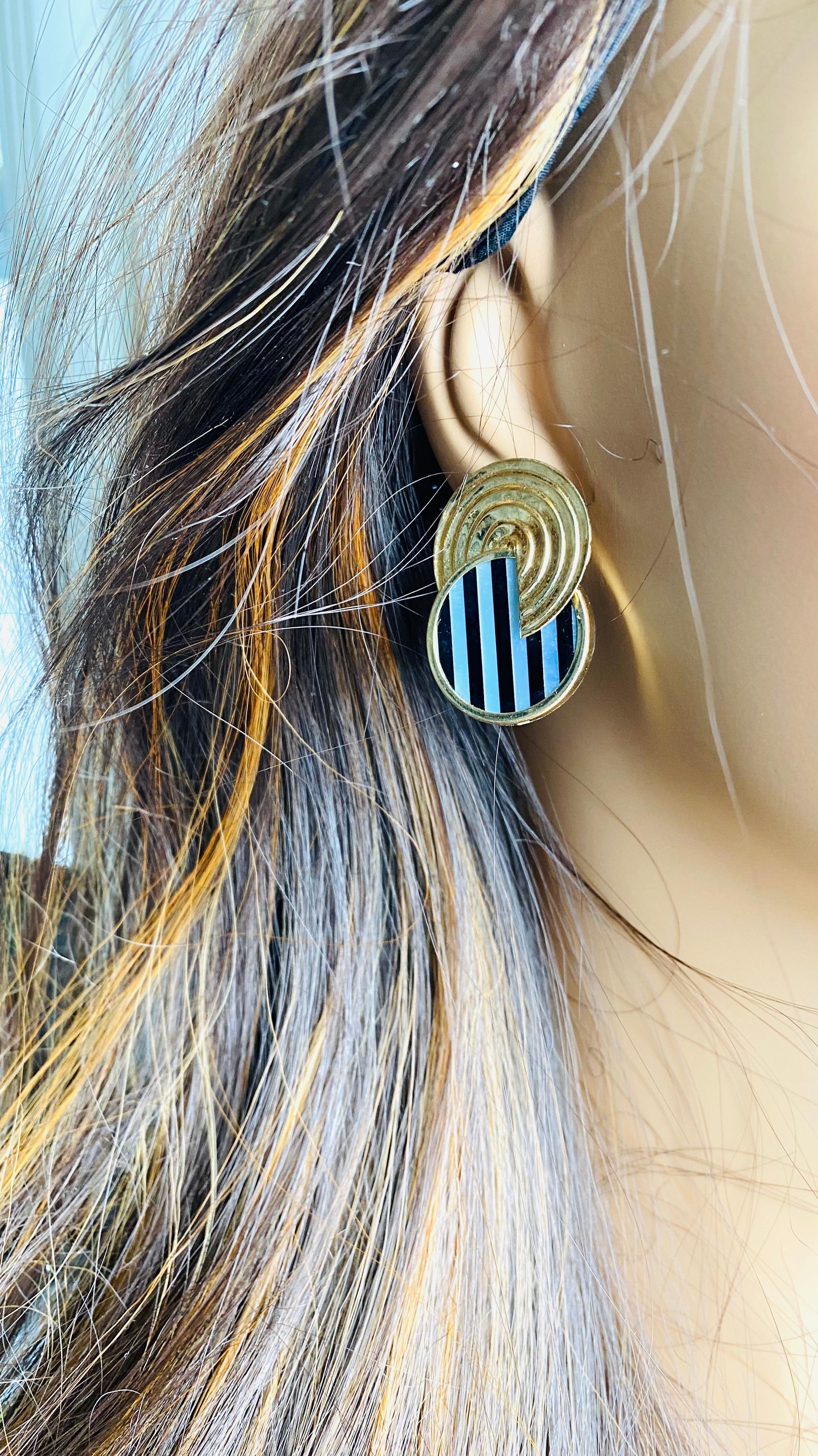 Modern 14K Yellow Gold Mother-of-Pearl, Black Onyx and Sodalite Vintage Stud Earrings For Sale