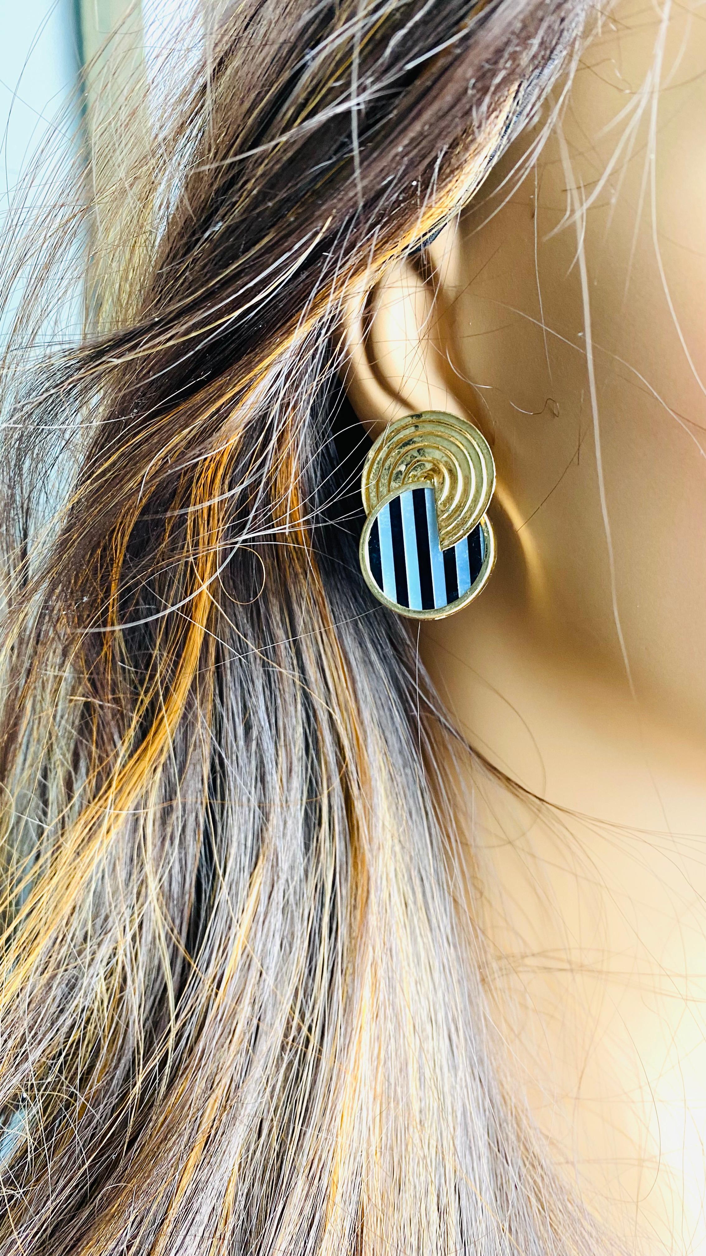 Mixed Cut 14K Yellow Gold Mother-of-Pearl, Black Onyx and Sodalite Vintage Stud Earrings For Sale