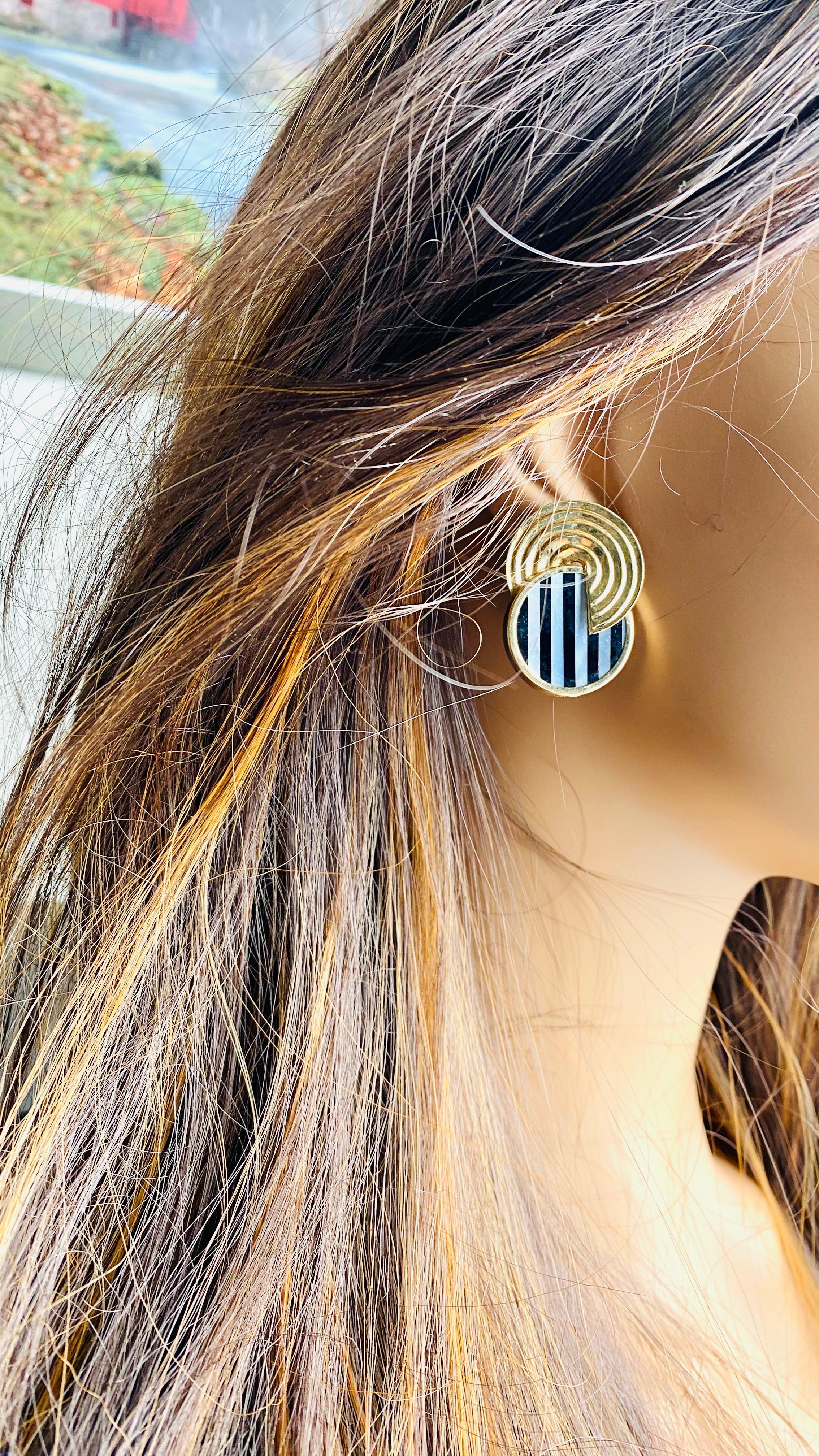 14K Yellow Gold Mother-of-Pearl, Black Onyx and Sodalite Vintage Stud Earrings For Sale 1