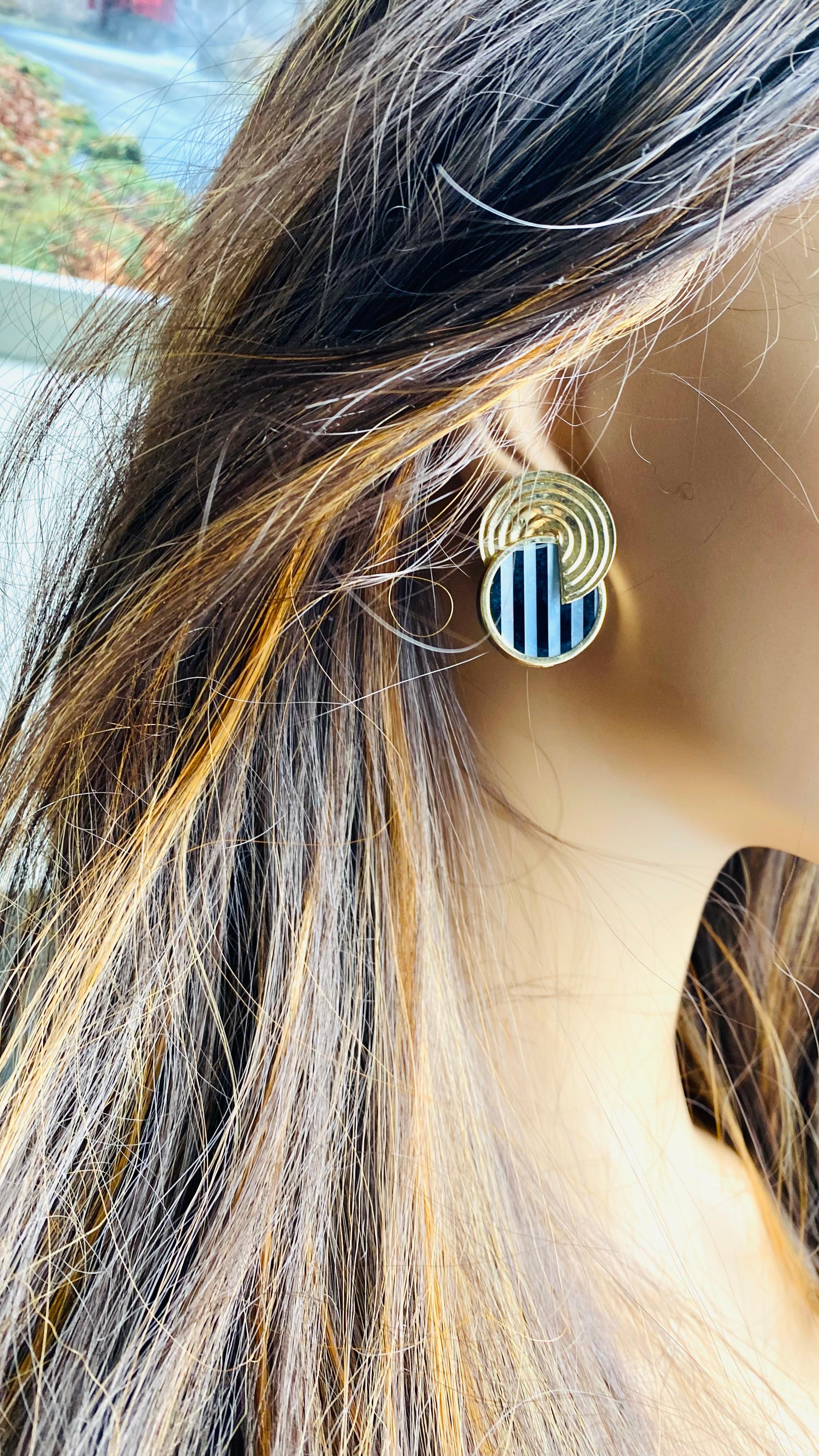 14K Yellow Gold Mother-of-Pearl, Black Onyx and Sodalite Vintage Stud Earrings For Sale 2