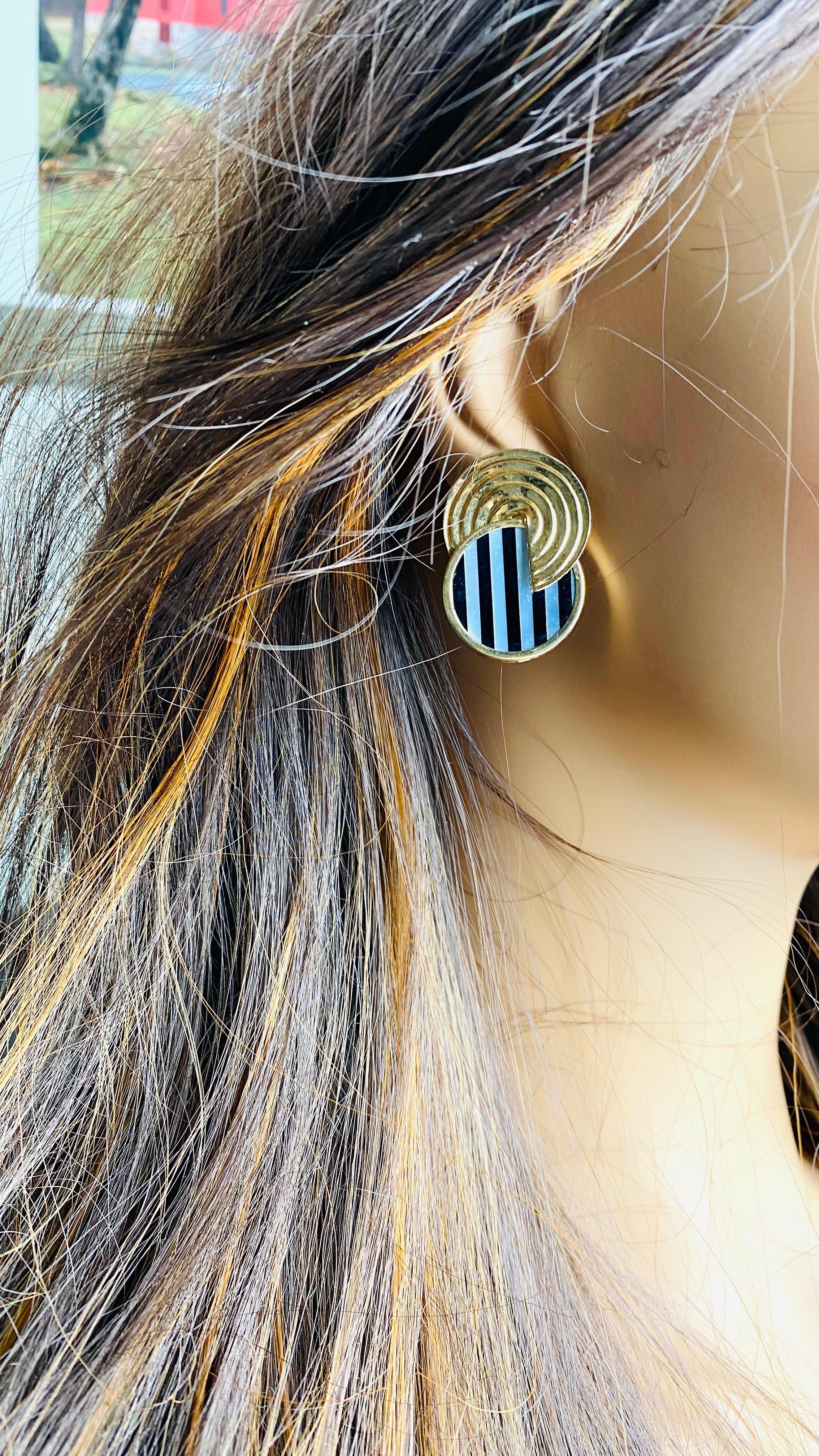 14K Yellow Gold Mother-of-Pearl, Black Onyx and Sodalite Vintage Stud Earrings For Sale 3