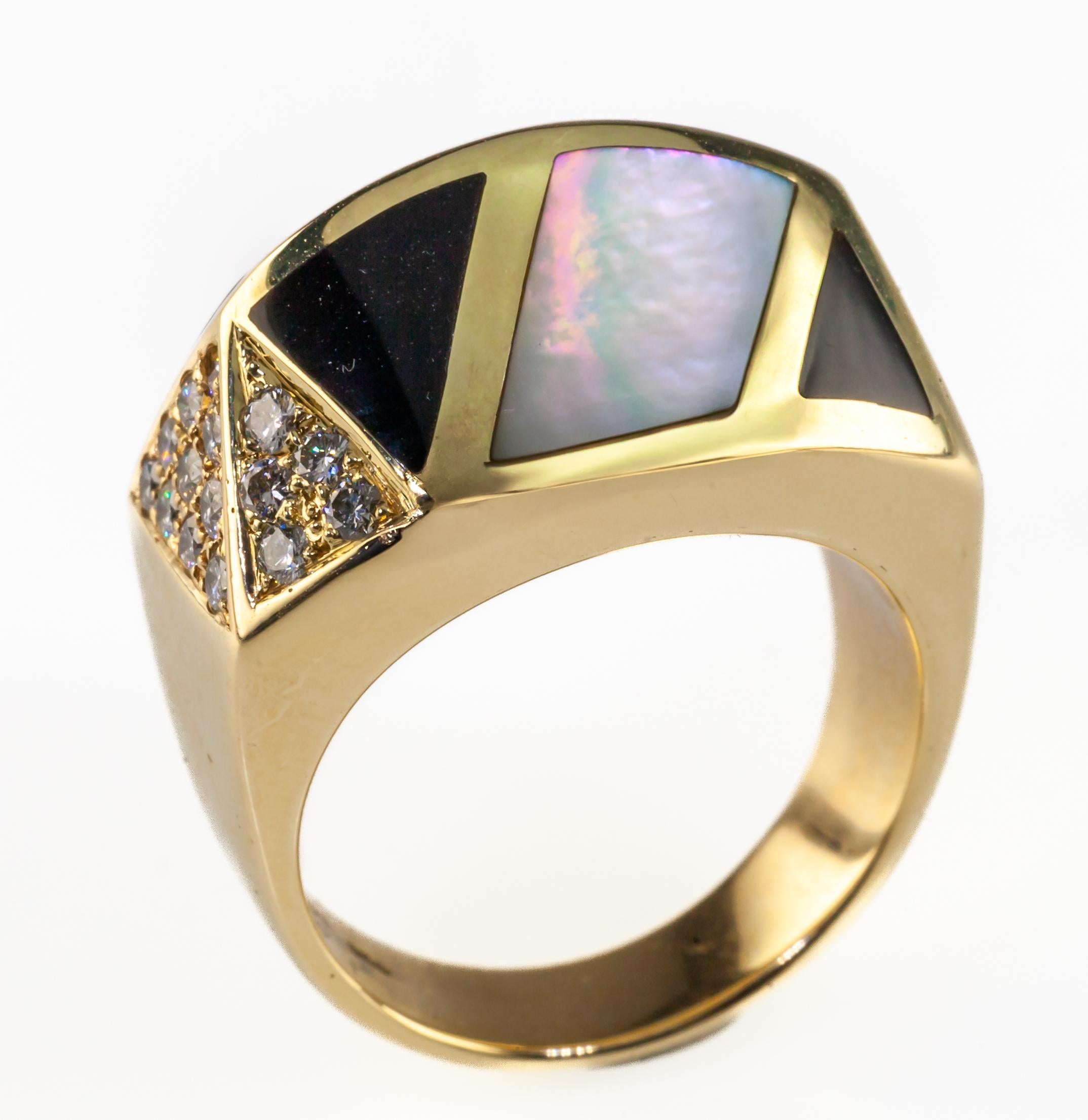 14k Yellow Gold Mother of Pearl, Onyx, and Diamond Ring and Earring Set For Sale 4