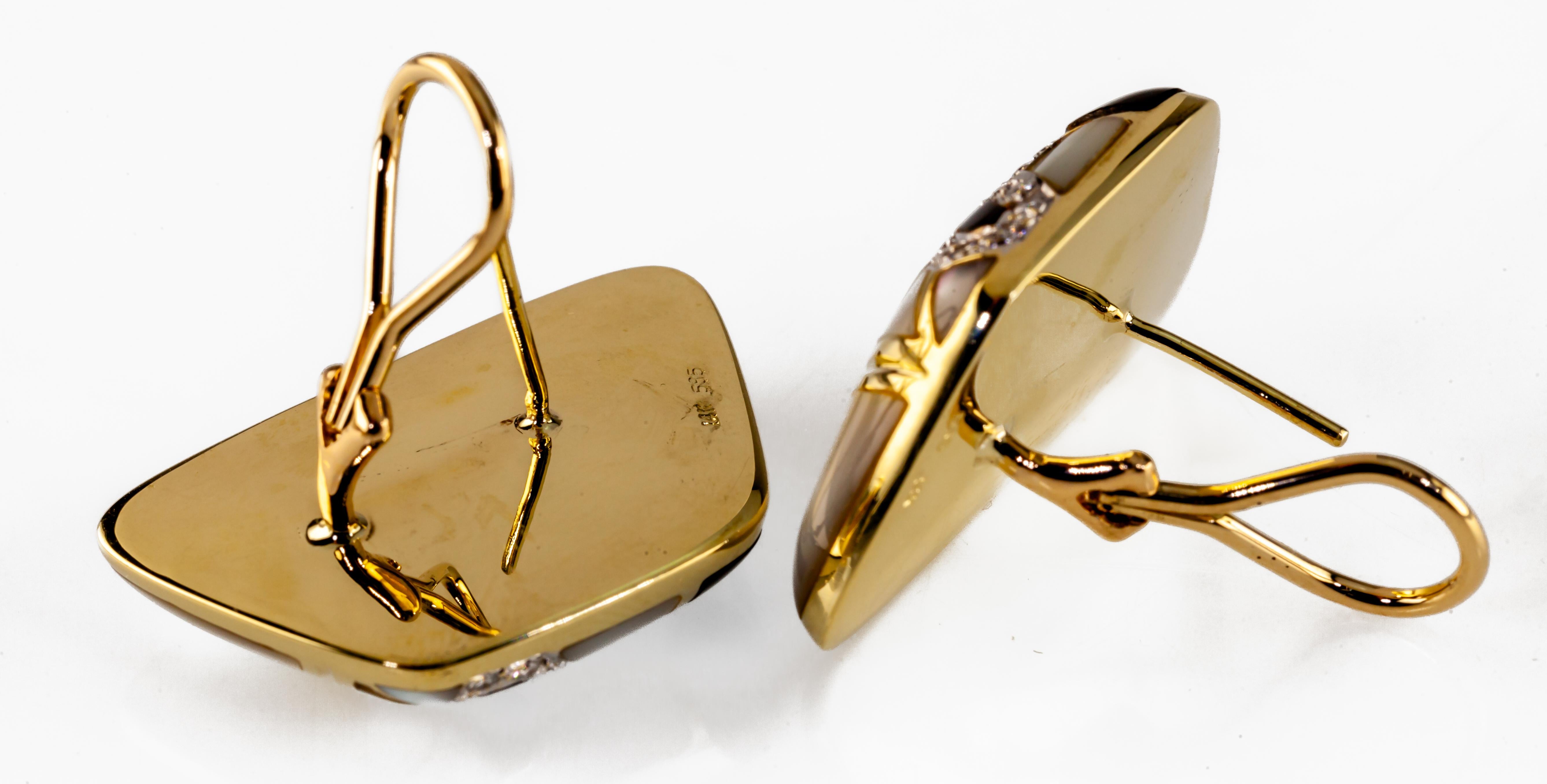 Round Cut 14k Yellow Gold Mother of Pearl, Onyx, and Diamond Ring and Earring Set For Sale