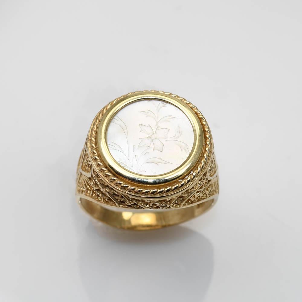 Ring aus 14 Karat Gelbgold mit Perlmutt, 5.6 Karat im Zustand „Hervorragend“ in Laguna Beach, CA