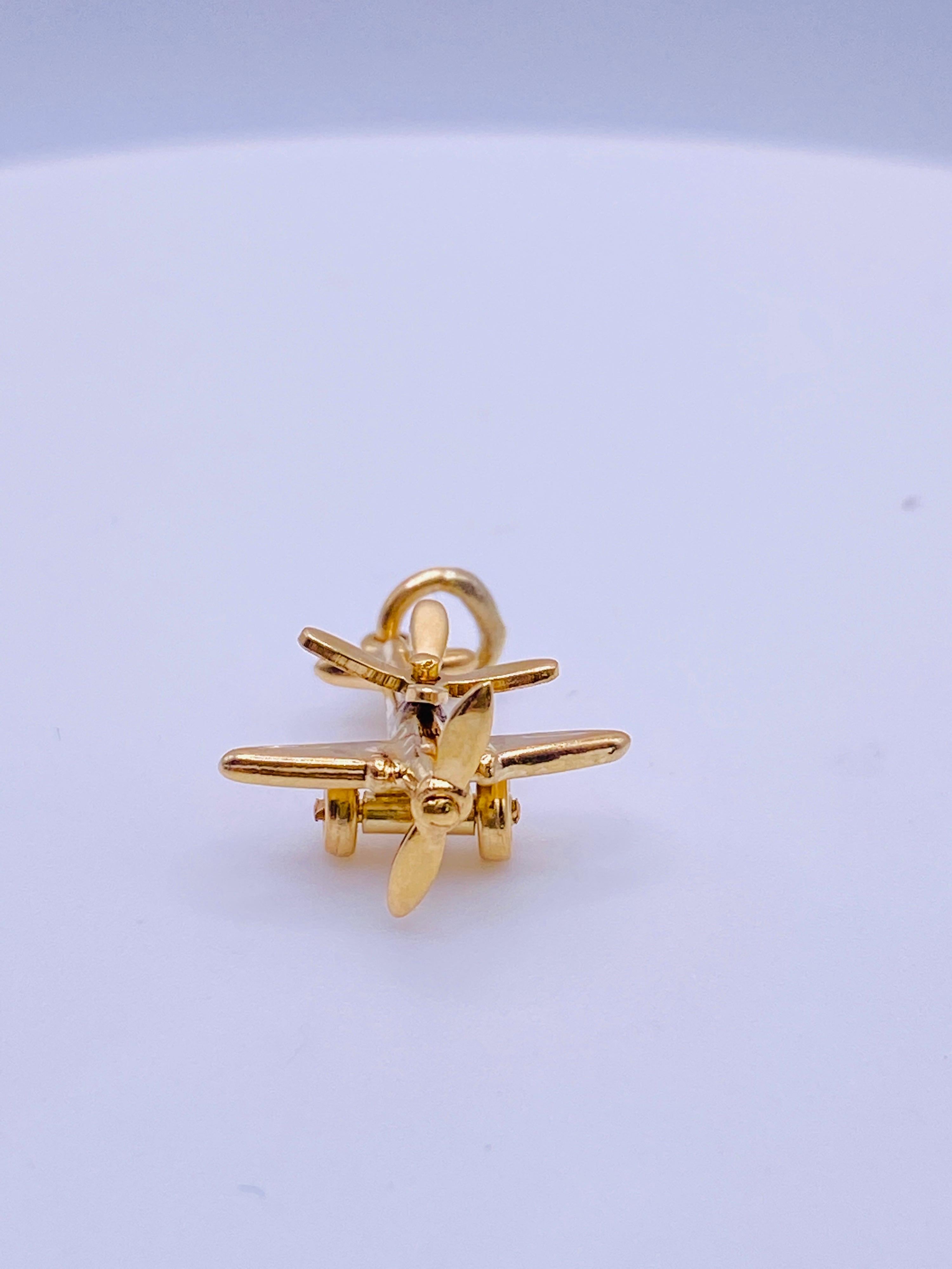 Yellow Gold Movable Airplane Charm In Good Condition For Sale In DALLAS, TX