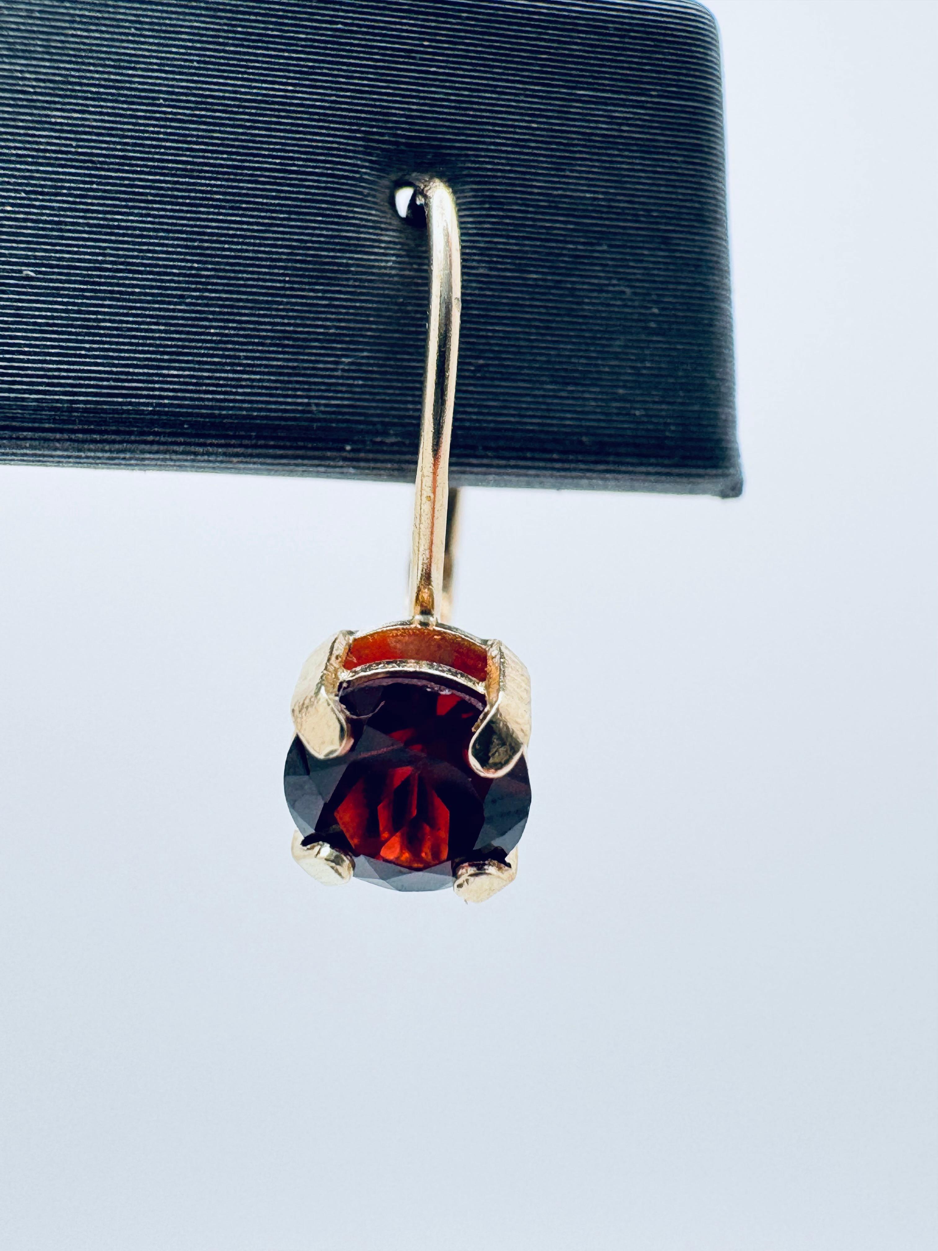 Art Déco Orecchini a cerchio in oro giallo 14K con granato del Mozambico in vendita