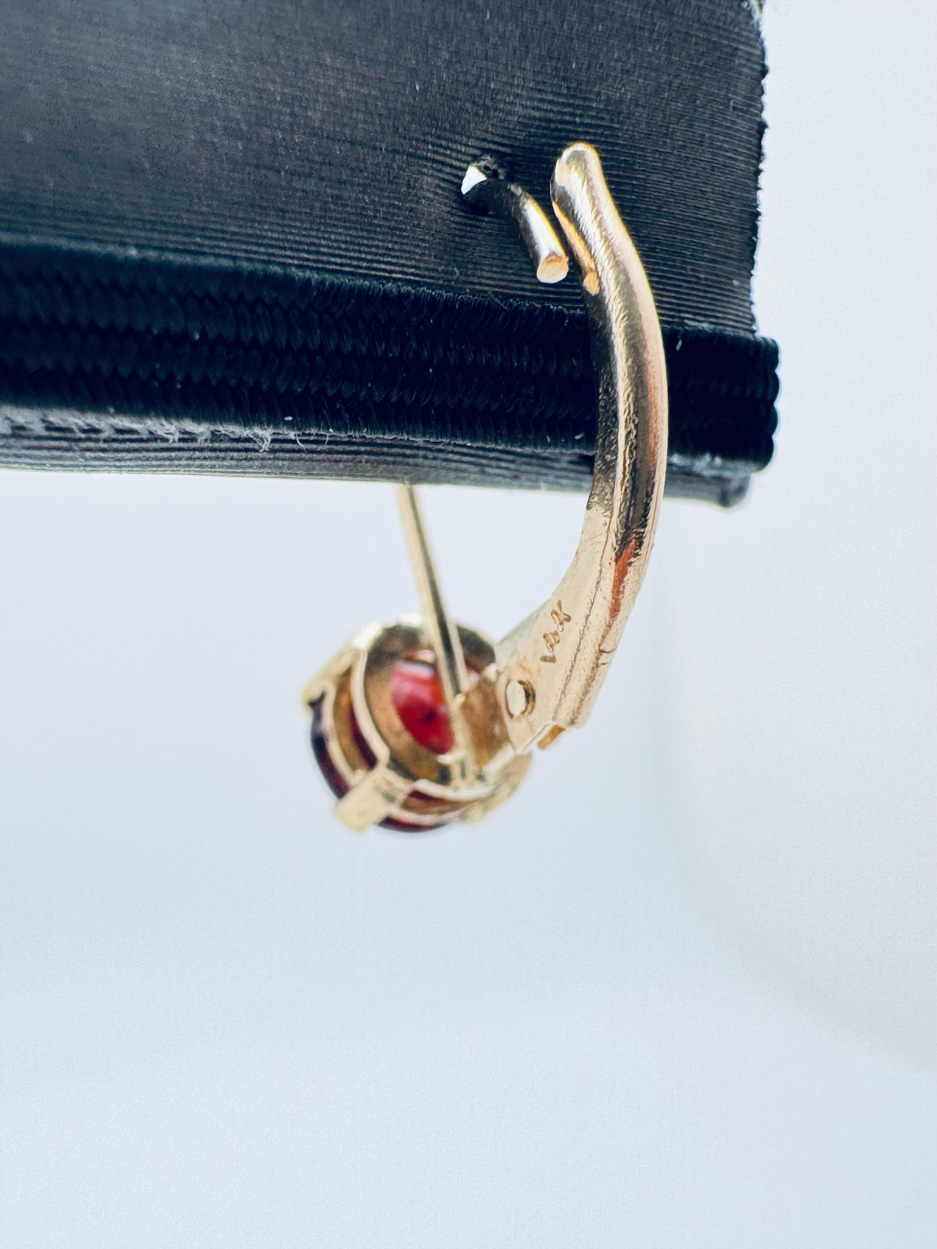 Orecchini a cerchio in oro giallo 14K con granato del Mozambico In condizioni buone in vendita a Palm Desert, CA