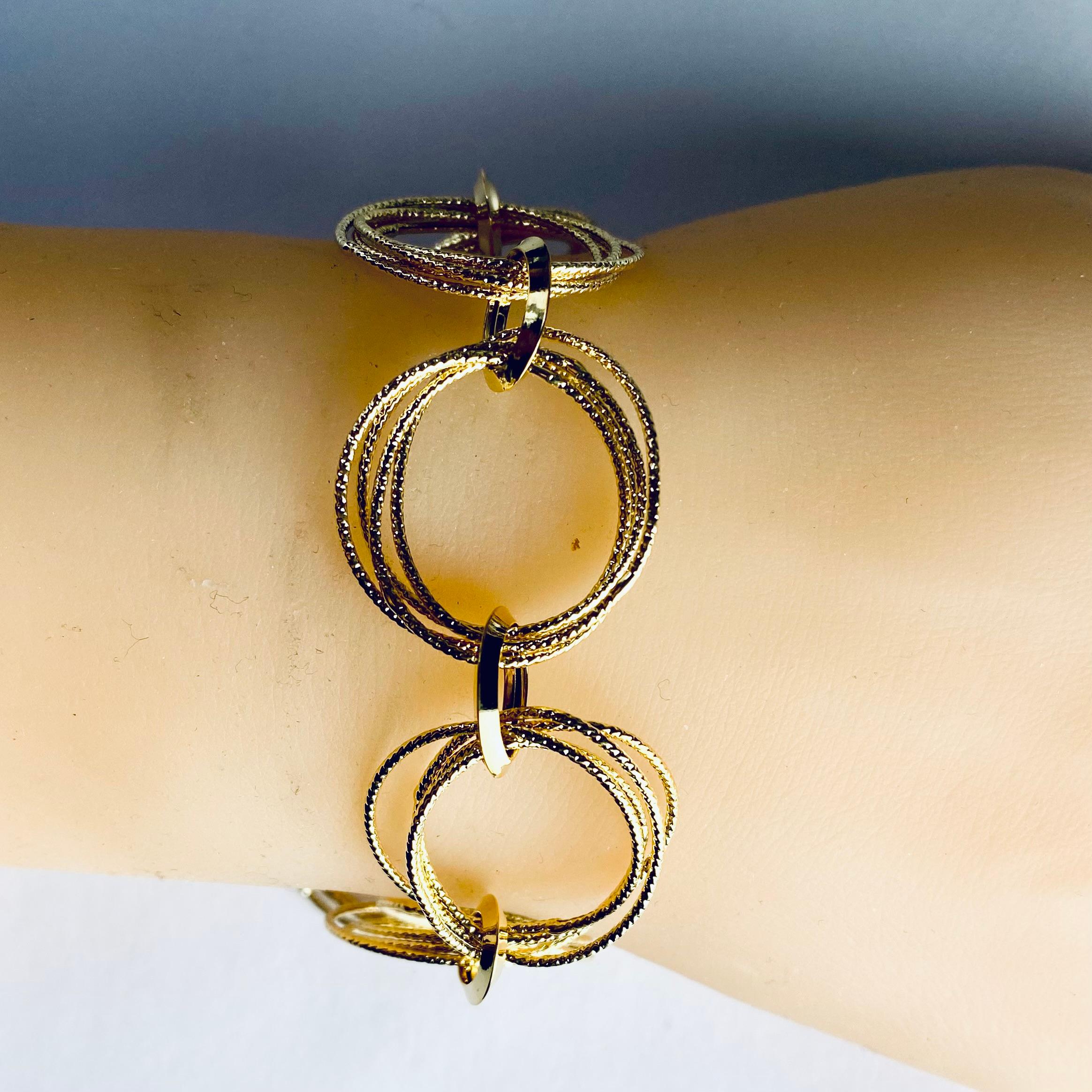 Bracelet à maillons larges multi-cercles d'un pouce en or jaune 14 carats Bon état - En vente à New York, NY