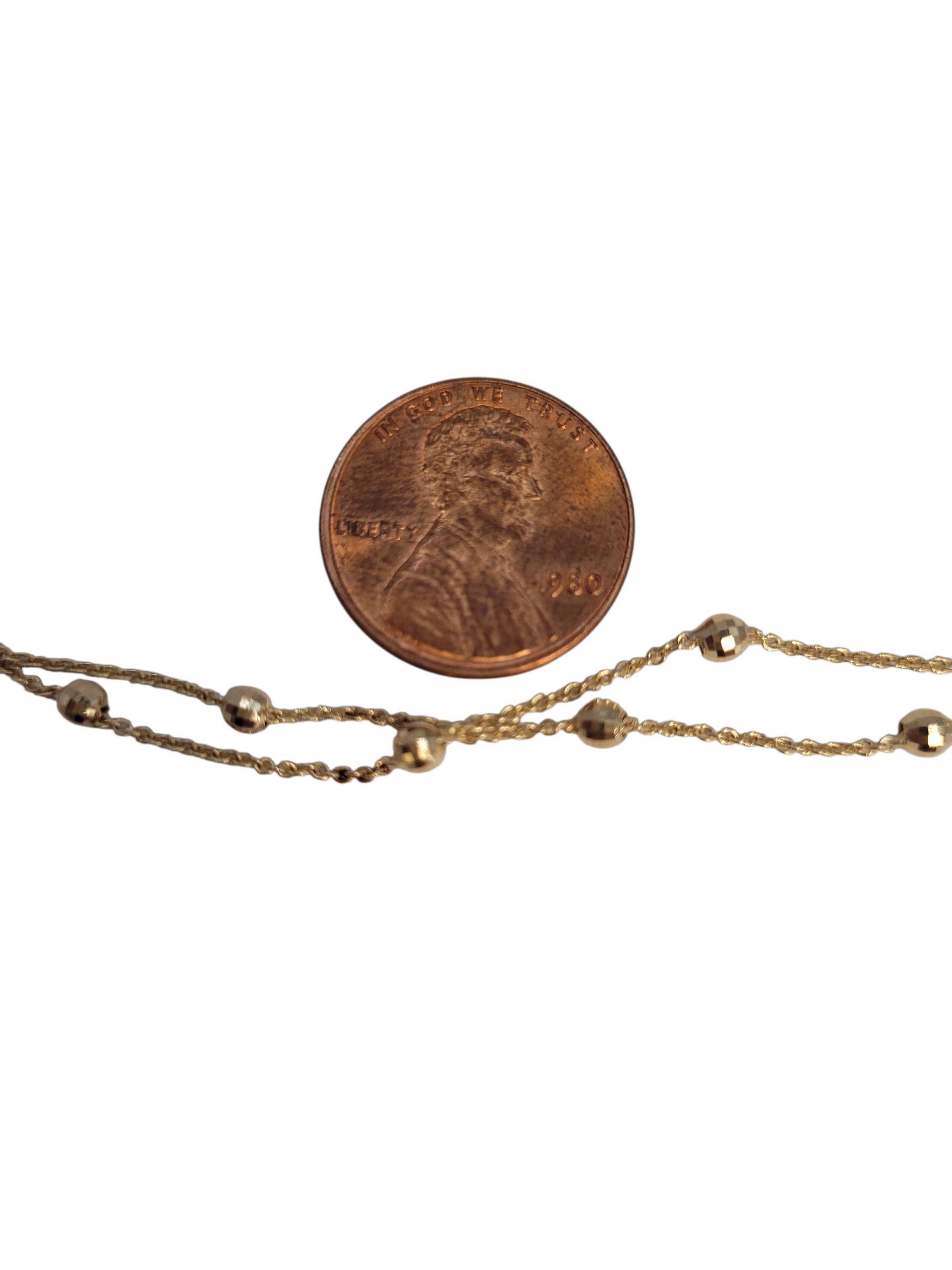 Collier de perles à facettes en or jaune 14k multibrins

Raffiné et rayonnant, ce collier en or jaune 14k présente un design en couches orné de perles à multiples facettes qui scintillent à chaque mouvement.

Poinçon : ICL 14k Italie

Poids : 5.6g /