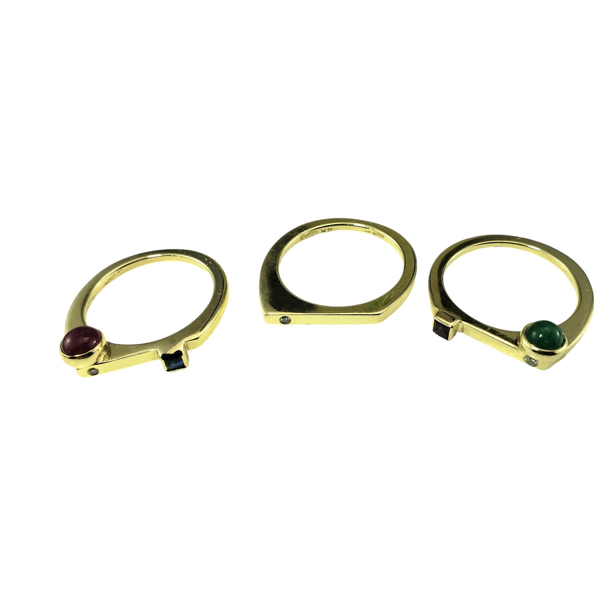 14 Karat Yellow Gold Gemstone 3 Piece Stacking Ring Set Size 6 JAGi Certified-

Cette bague unique en son genre, composée de trois diamants ronds de taille brillant, d'une émeraude naturelle cabochon, d'un saphir bleu naturel de taille carrée, d'un