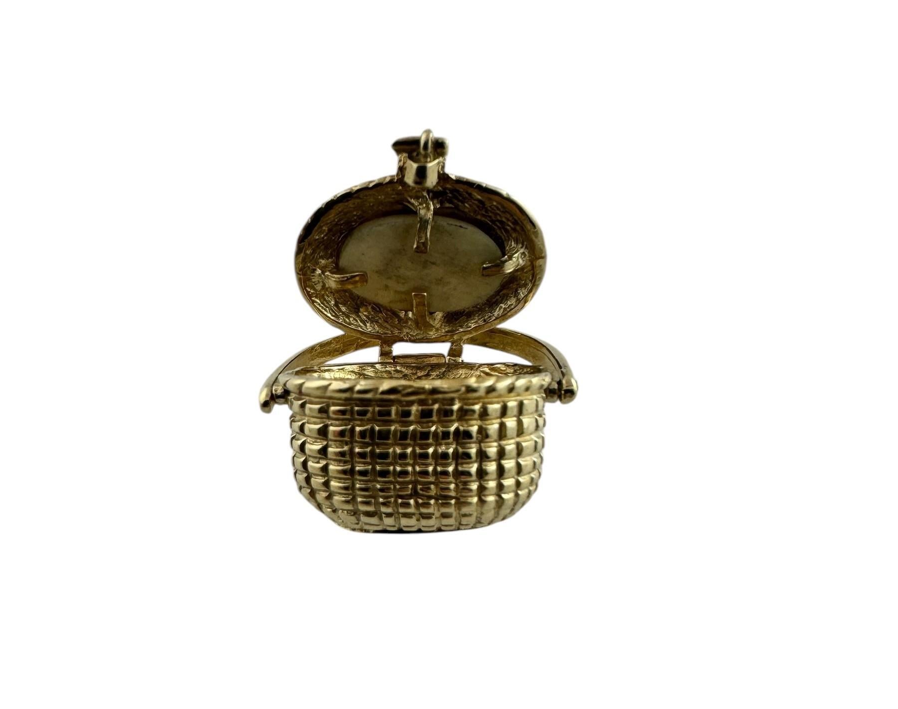 14K Yellow Gold Nantucket Basket Charm Pendant #19704 In Good Condition In Washington Depot, CT