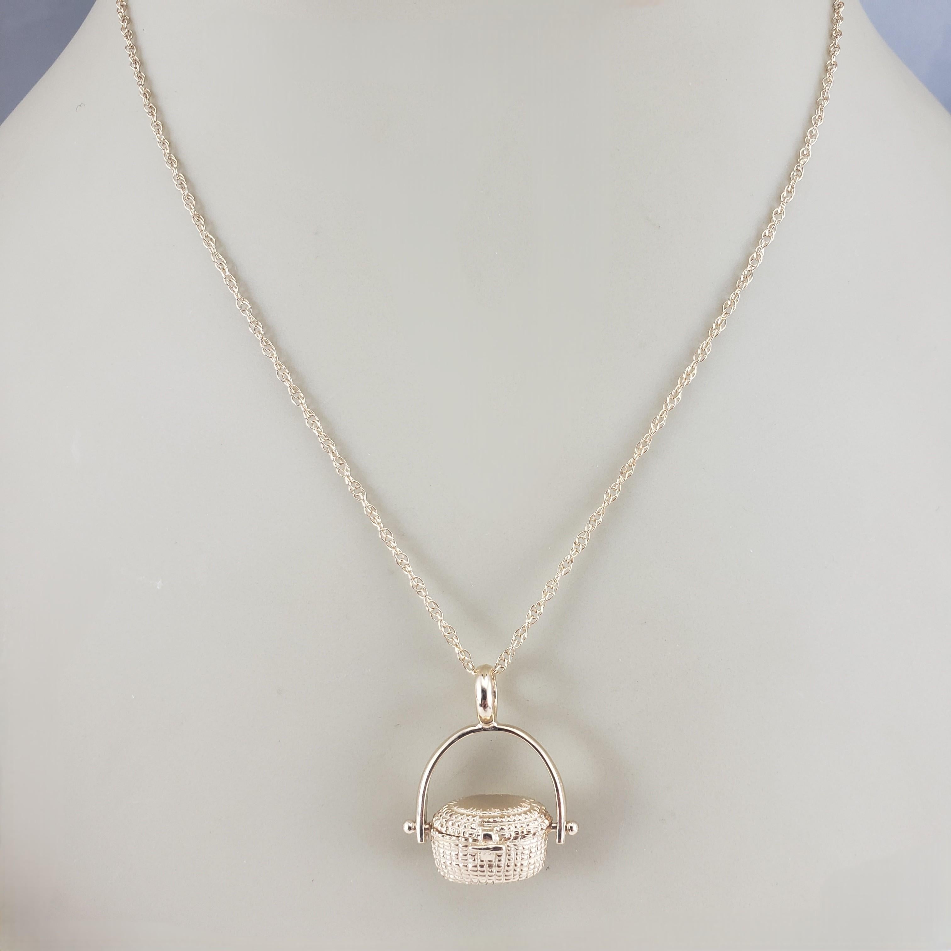 Collier à pendentif panier Nantucket en or jaune 14K #23411 en vente 5