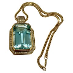Ciondolo in oro giallo 14k con acquamarina naturale e diamanti rotondi