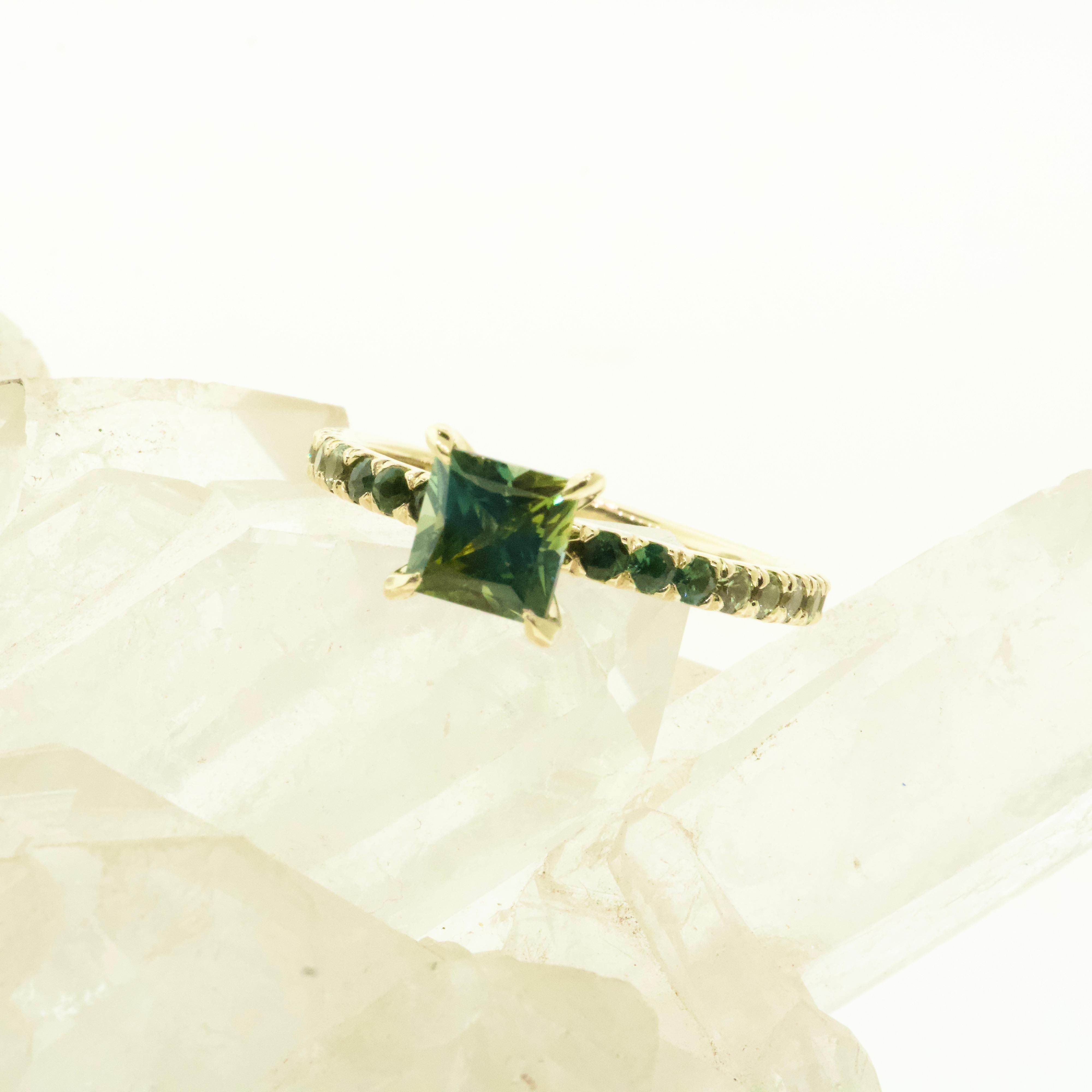 Contemporary 14k Yellow Gold Natural Australian Parti Green Sapphire Engagement Ring Set For Sale