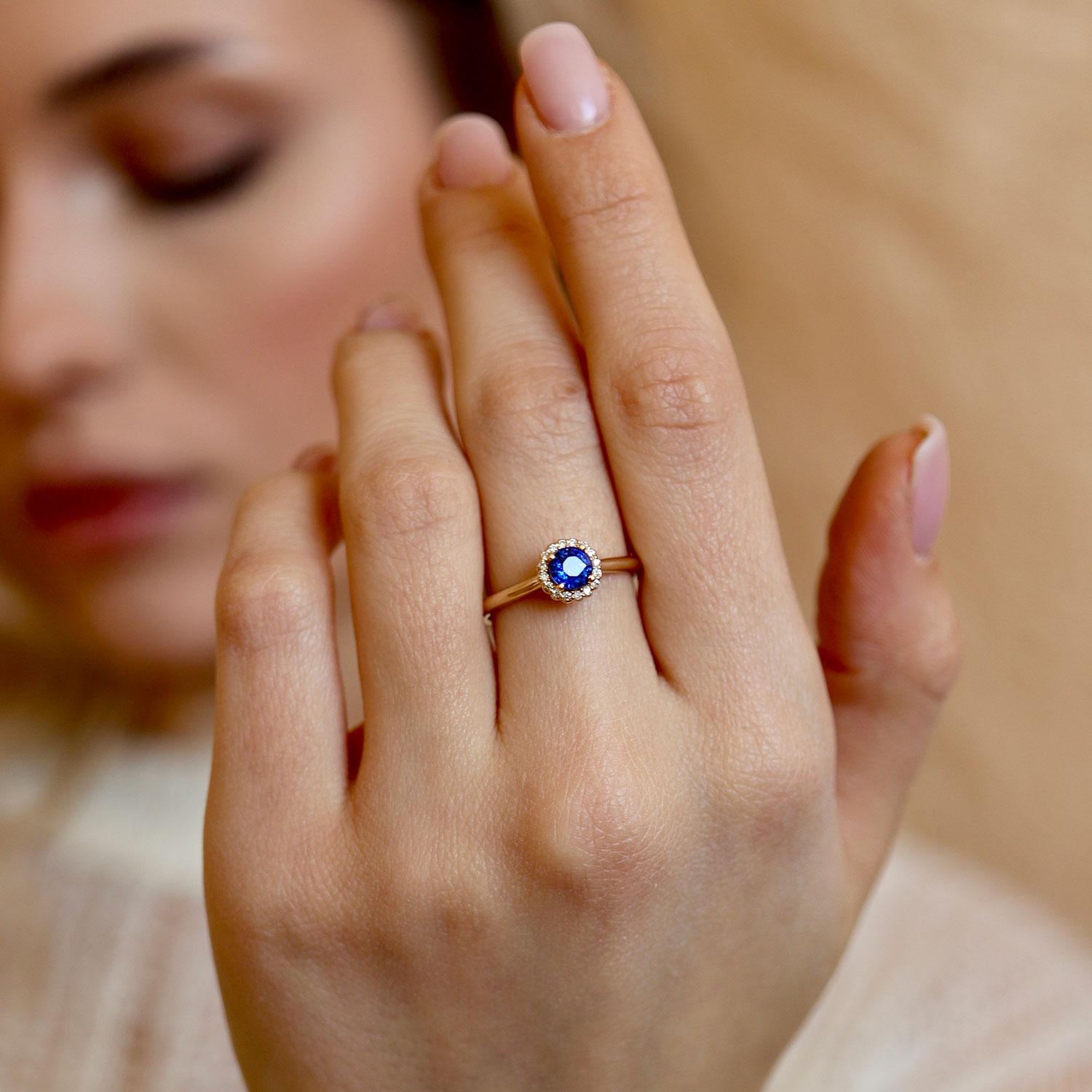 For Sale:  14k Yellow Gold Natural Blue Sapphire Diamond Twist Halo Engagement Ring 2