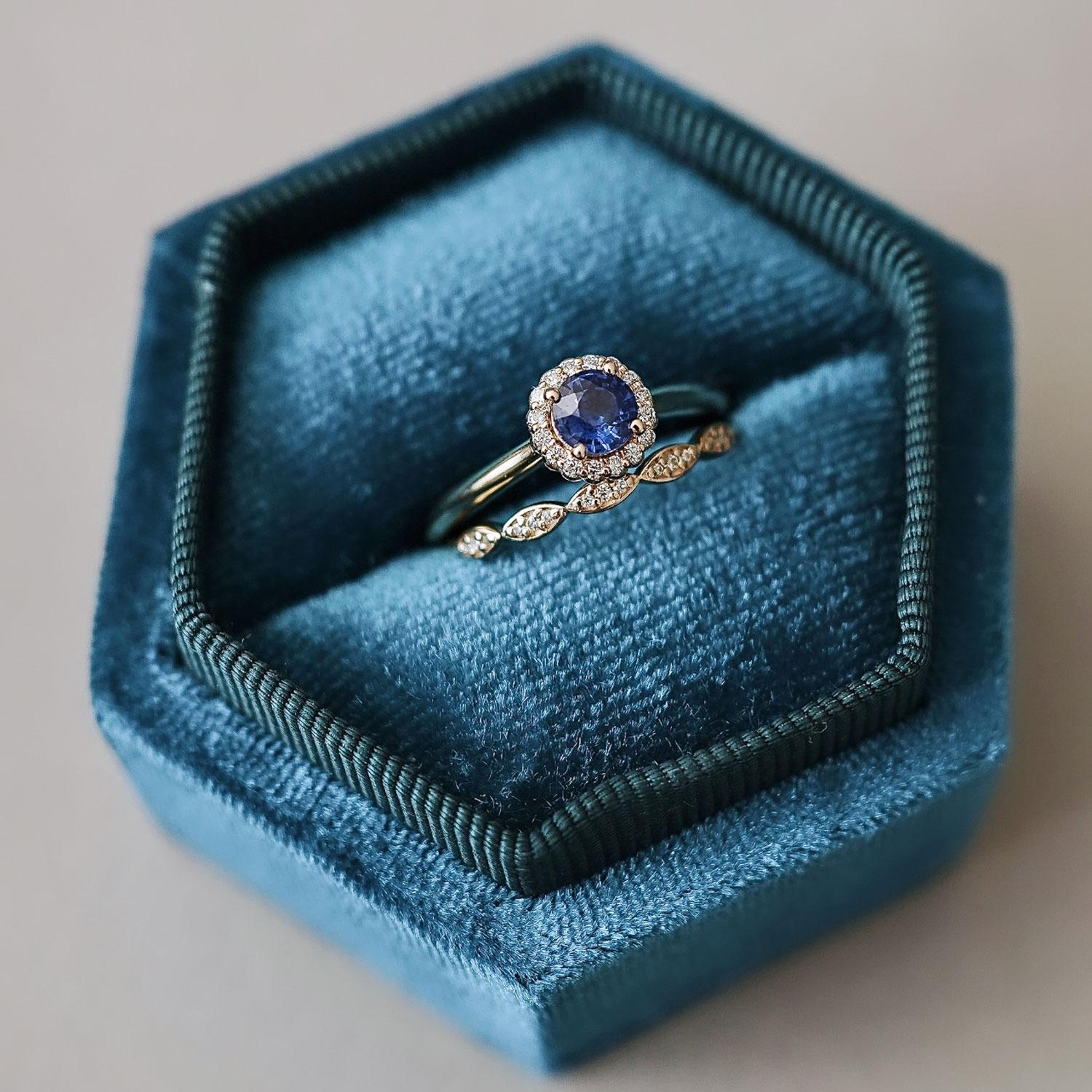 For Sale:  14k Yellow Gold Natural Blue Sapphire Diamond Twist Halo Engagement Ring 5