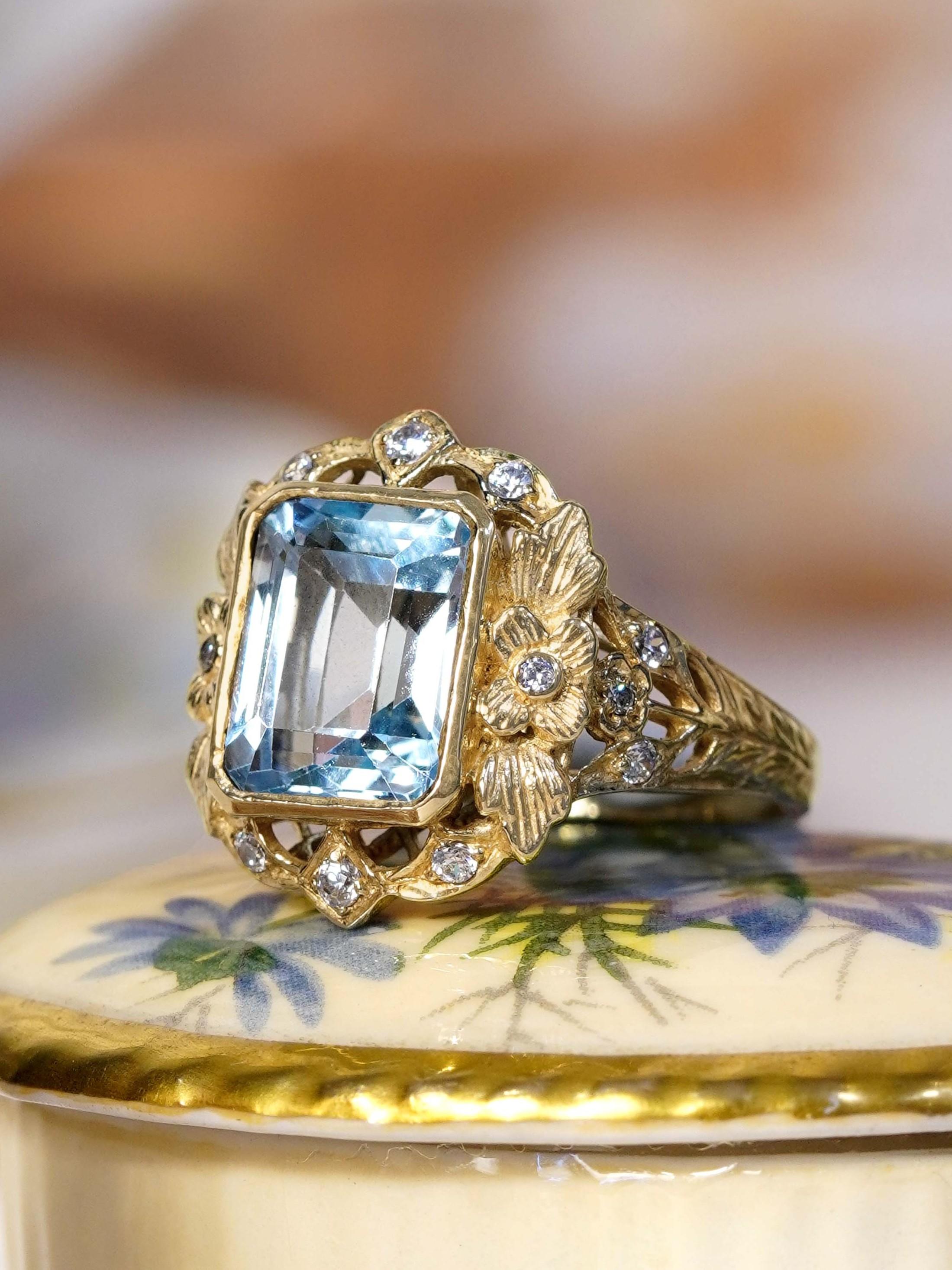 Bague de style vintage en or jaune 14K avec topaze bleue naturelle et diamant en vente 1