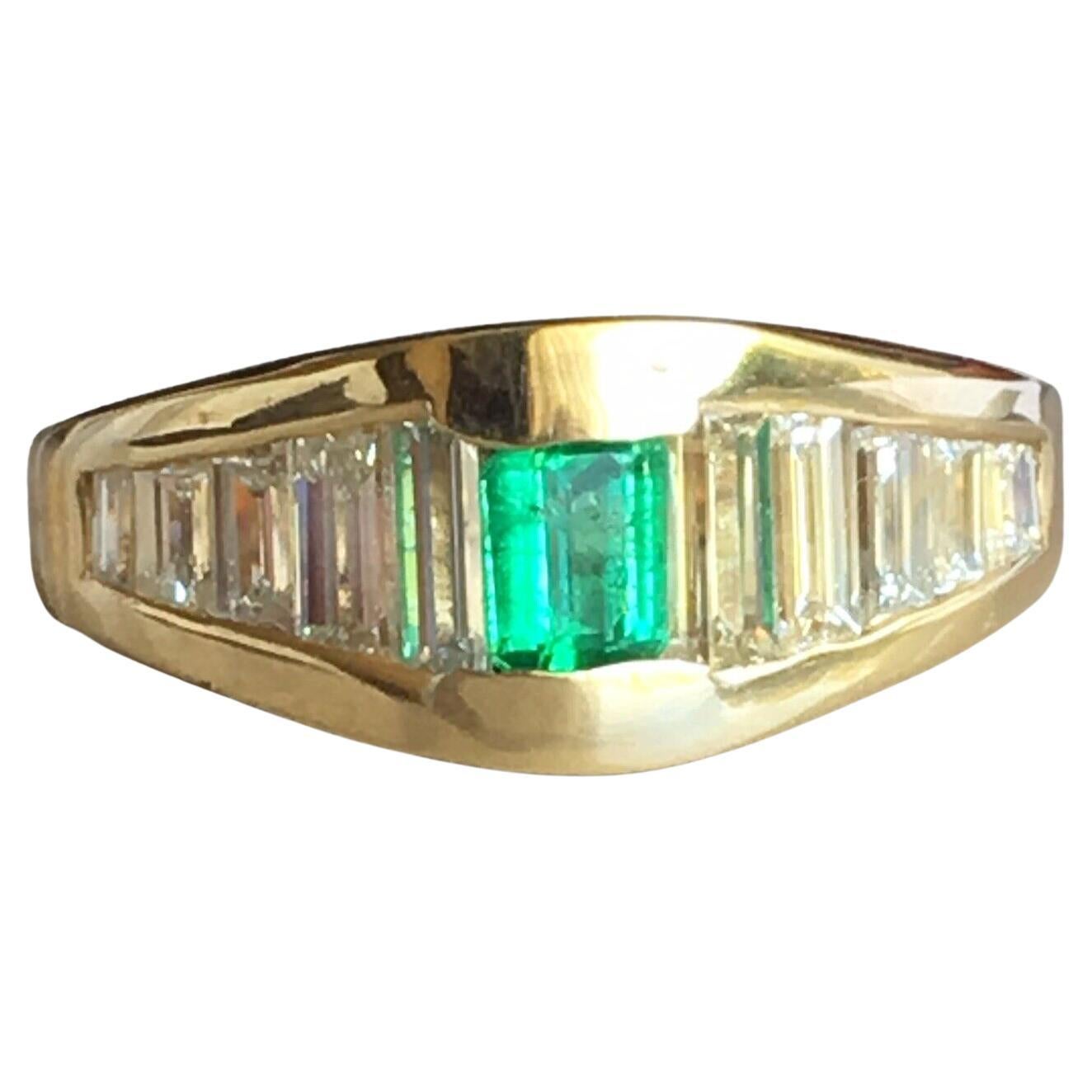 14K Yellow Gold Natural Earth Mined Emerald Baguette Diamond Lady's Band Ring For Sale